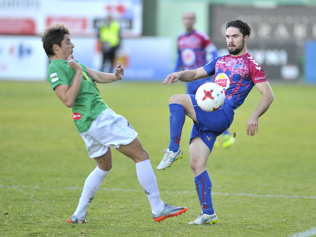 Imagen de un encuentro disputado por la Gimnástica Segoviana frente al Guijuelo./ KAMARERO