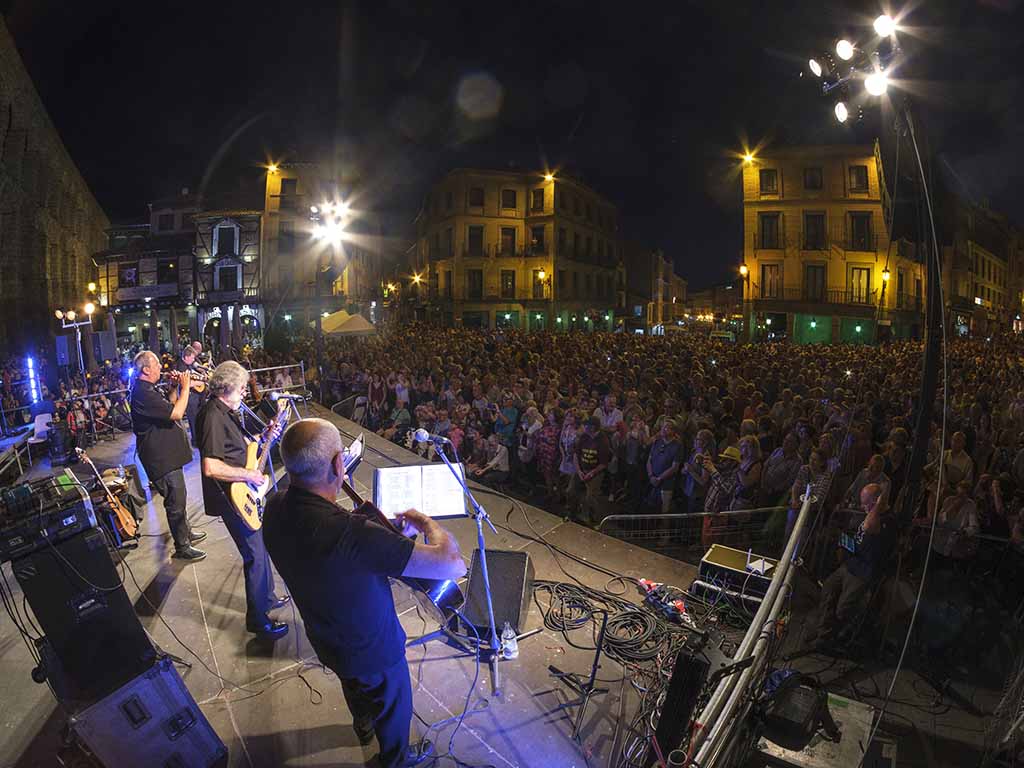 Concierto del Nuevo Mester, en las fiestas de San Pedro de Segovia. / KAMARERO