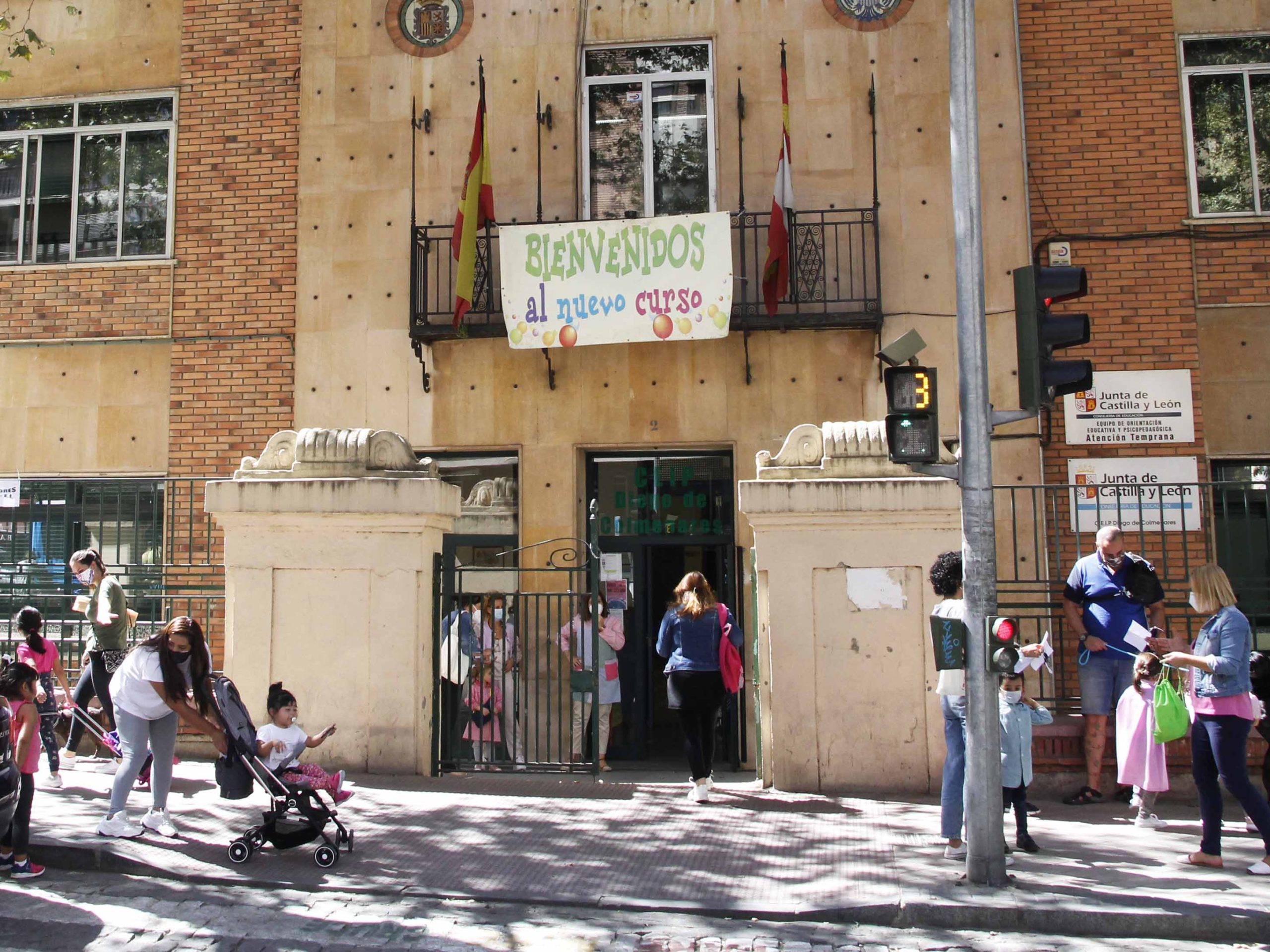 Entrada del colegio Diego Colmenares de Segovia. / NEREA LLORENTE