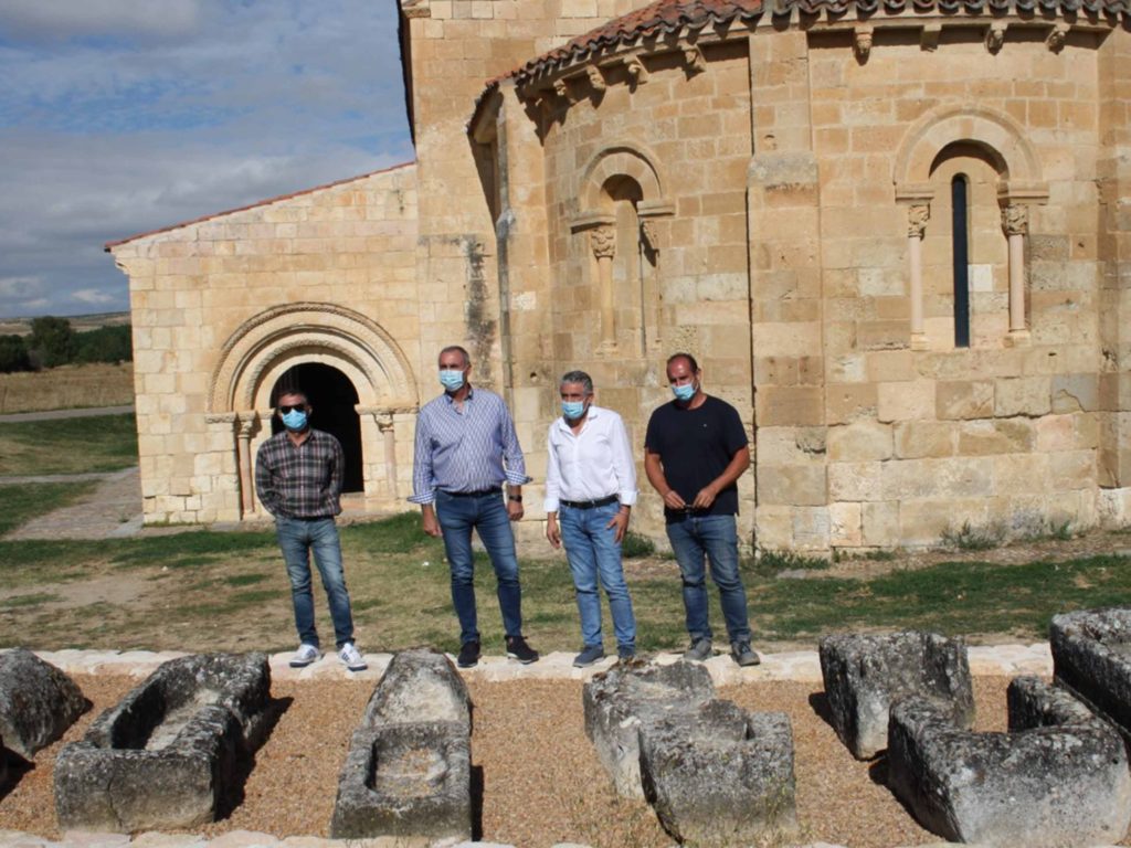 La Junta invierte más de 76.000 euros en el patrimonio histórico de Duratón 2 thumbnail Autoridades en la necropolis visigoda y en la iglesia de Na Senora de la Asuncion