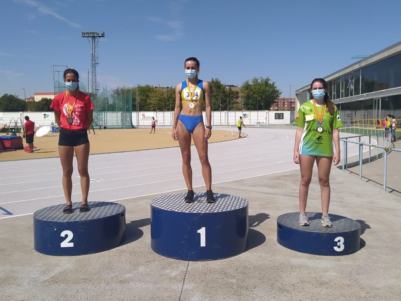 Sofía Martín se proclama campeona autonómica con marca mínima nacional