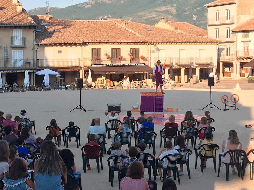 Espectáculo en la Plaza Mayor de Riaza el 30 de agosto. / EL ADELANTADO