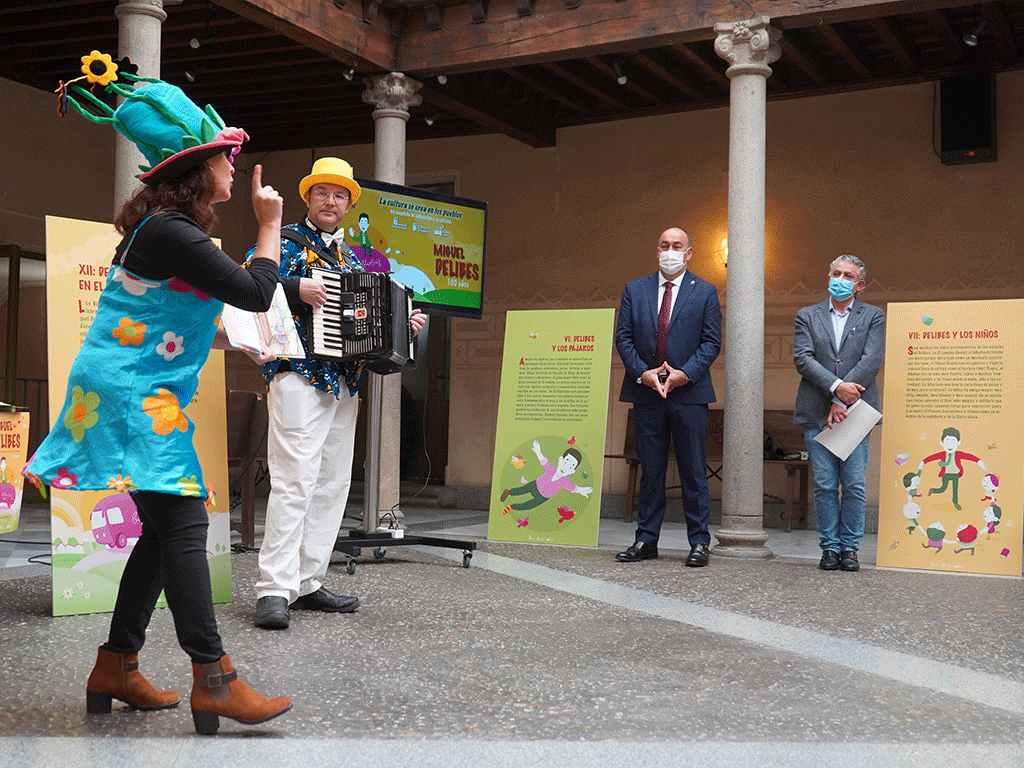 Representación en la inauguración de la exposición en el Palacio Provincial. / KAMARERO