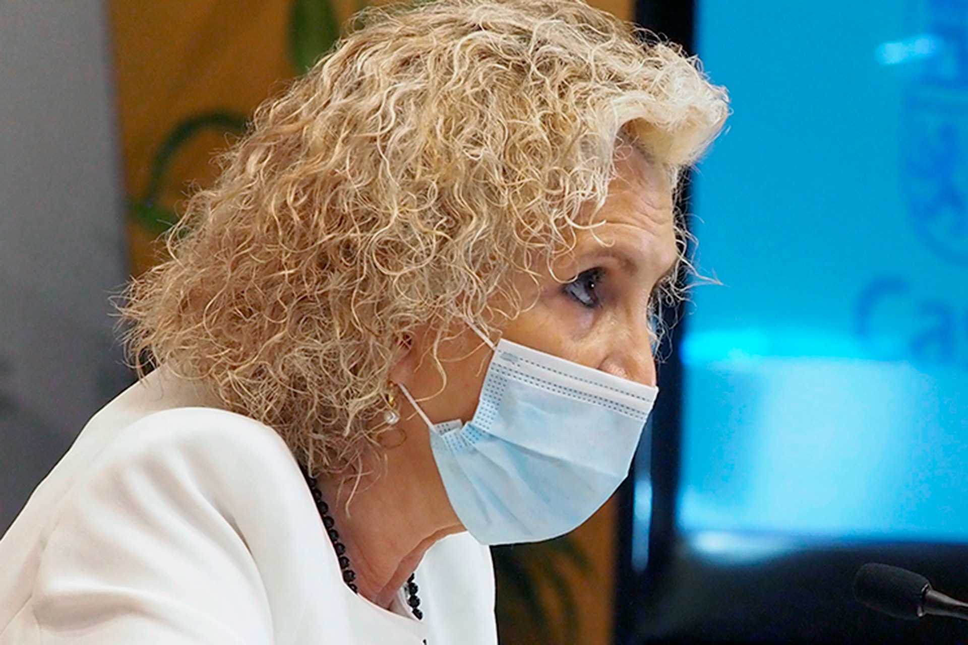 La consejera de Sanidad Verónica Casado, en rueda de prensa. / EFE