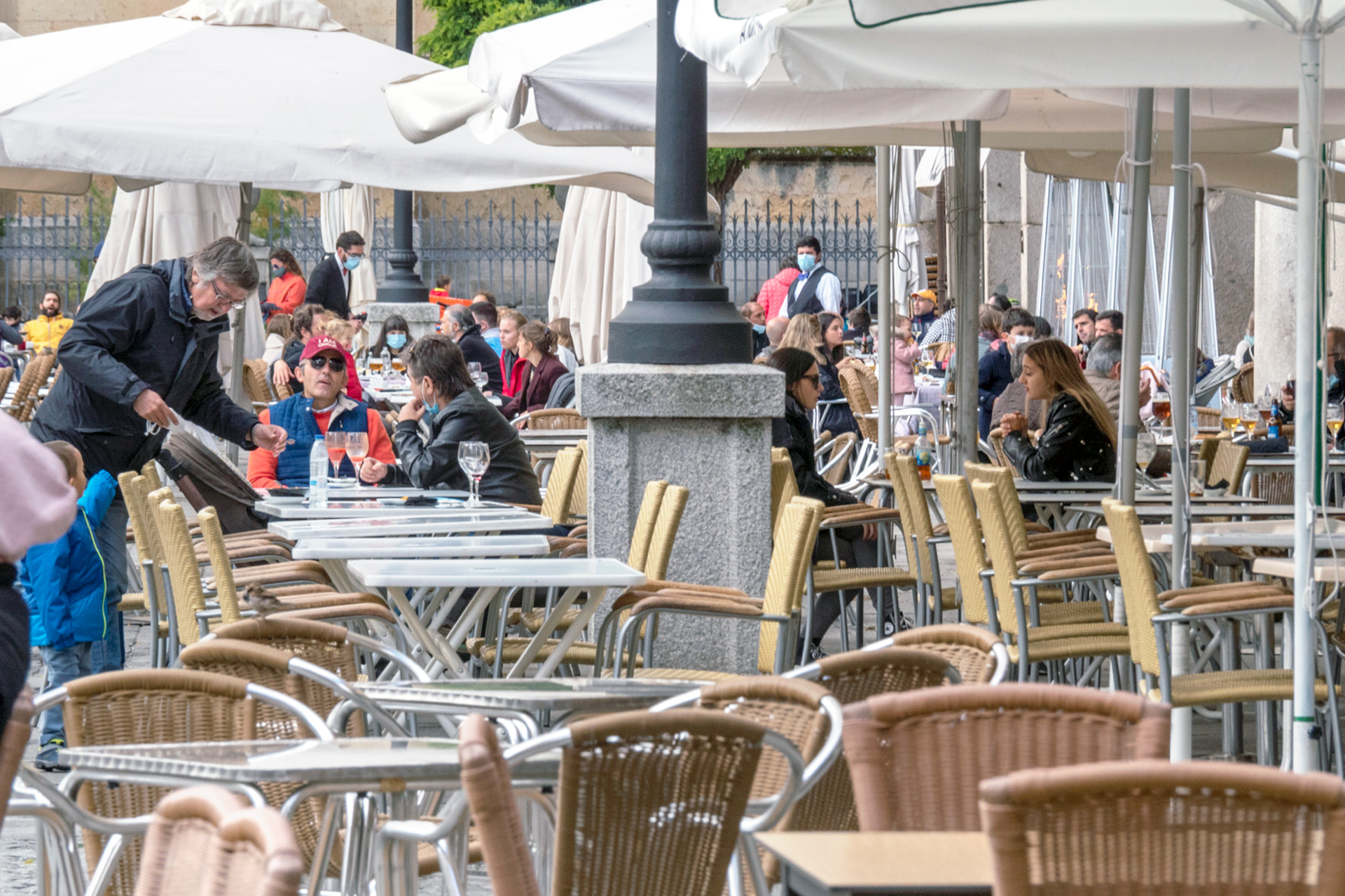 El pasado fin de semana las terrazas de la ciudad estaban más vacías, por la ausencia de visitantes madrileños. /KAMARERO