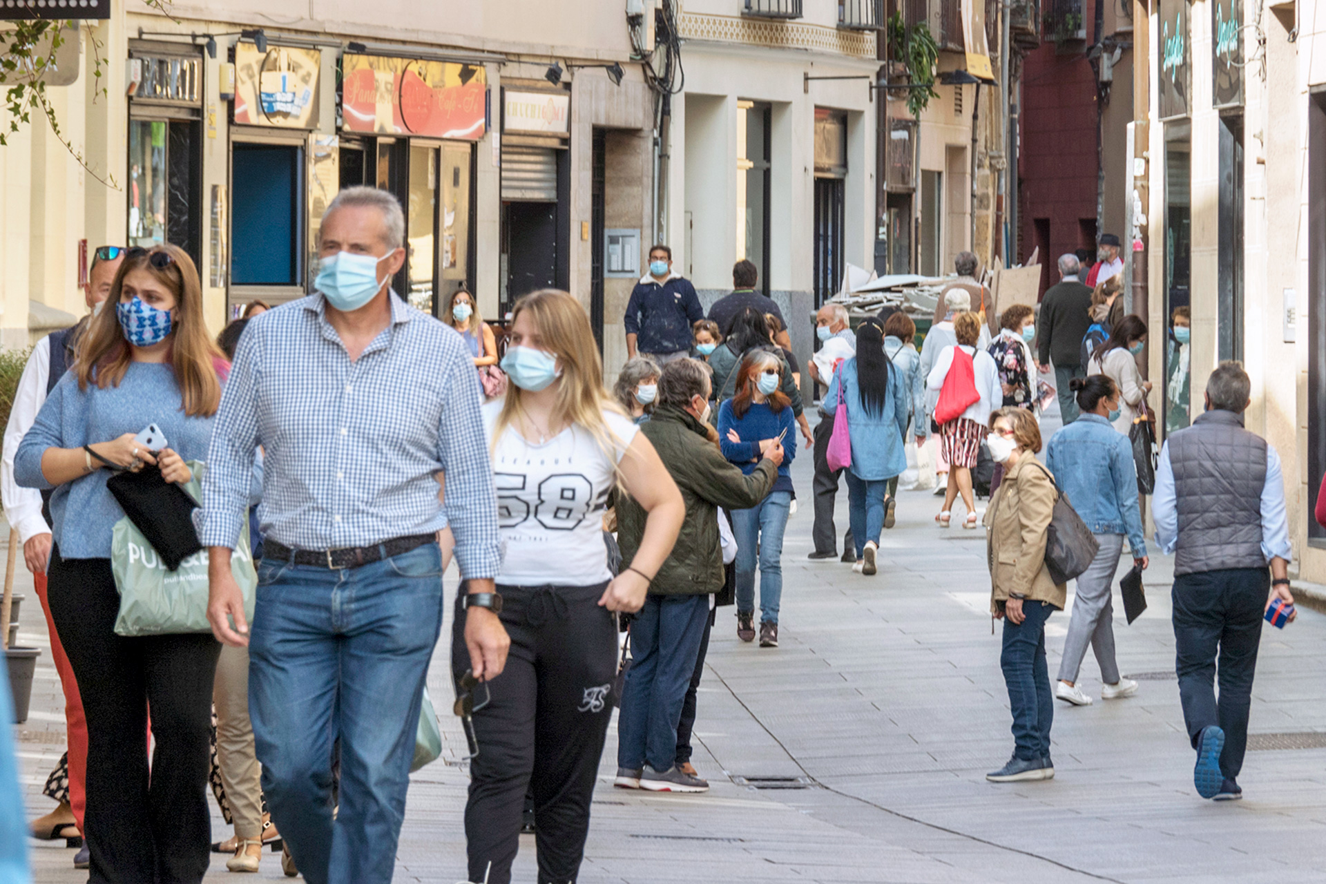 Sanidad notifica solo cuatro nuevos casos de Covid en Segovia 1 Vista de los comercios de la Calle Real, una de las zonas de comercio minorista más castigadas por la pandemia. / KAMARERO
