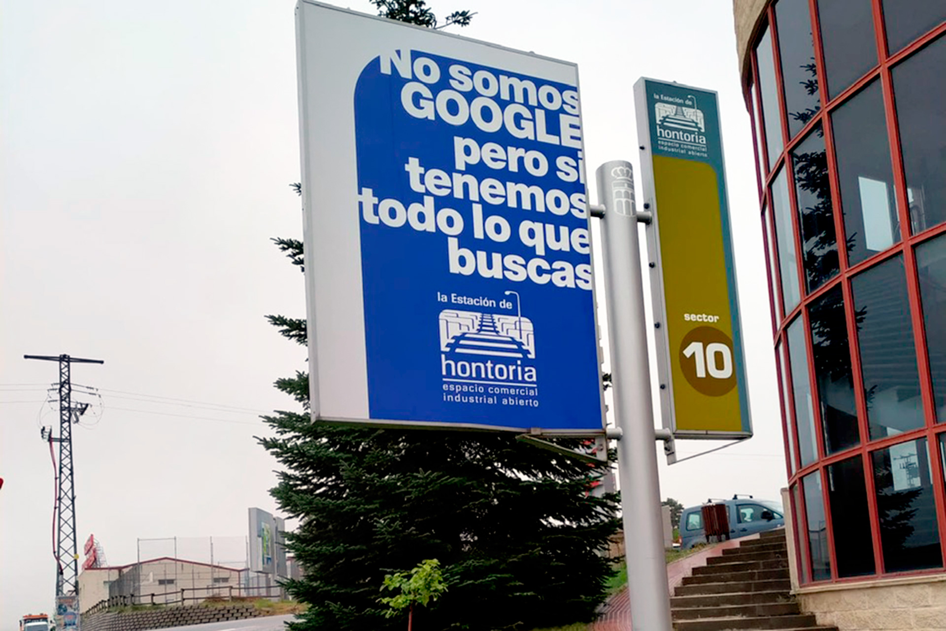 Uno de los paneles informativos que AELEH ha instalado recientemente en el área empresarial. / E.A