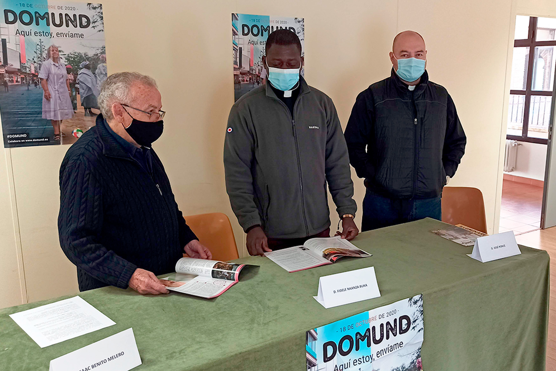 Los sacerdotes Isaac Benito Melero, Fidele Nkanza Buka y José Ponce, ayer en rueda de prensa. / E. A.