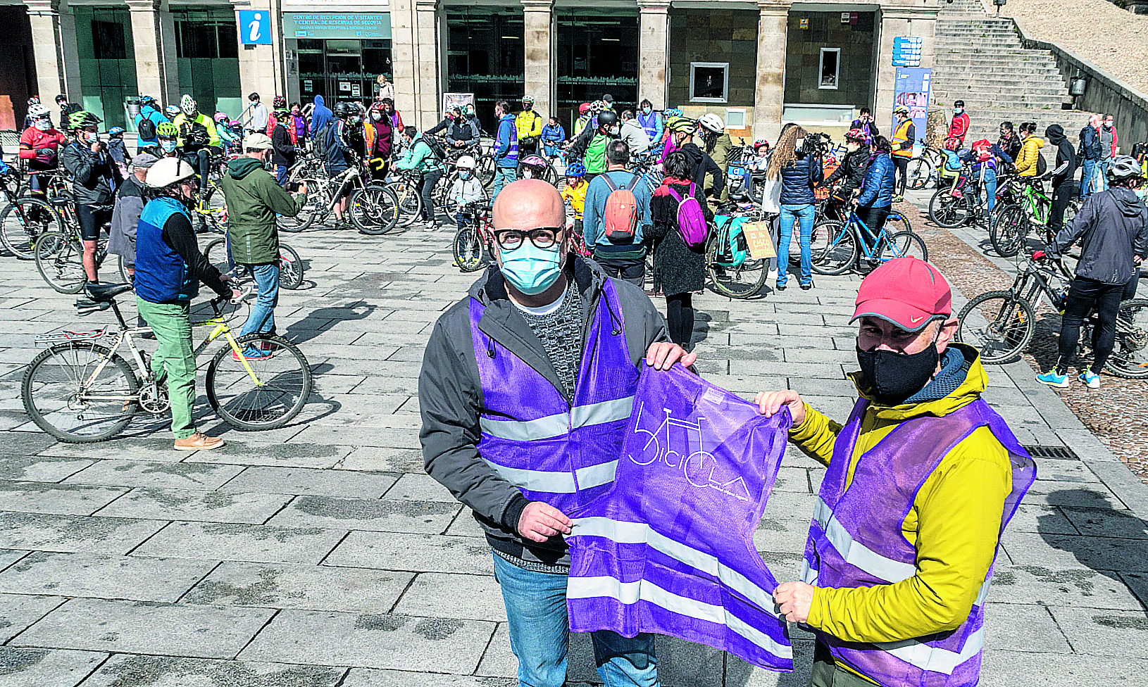 Bicicla pone a circular a más de un centenar de ciclistas 2 08 1kama Bicicla Marcha Protesta Carril Bici KAM2398