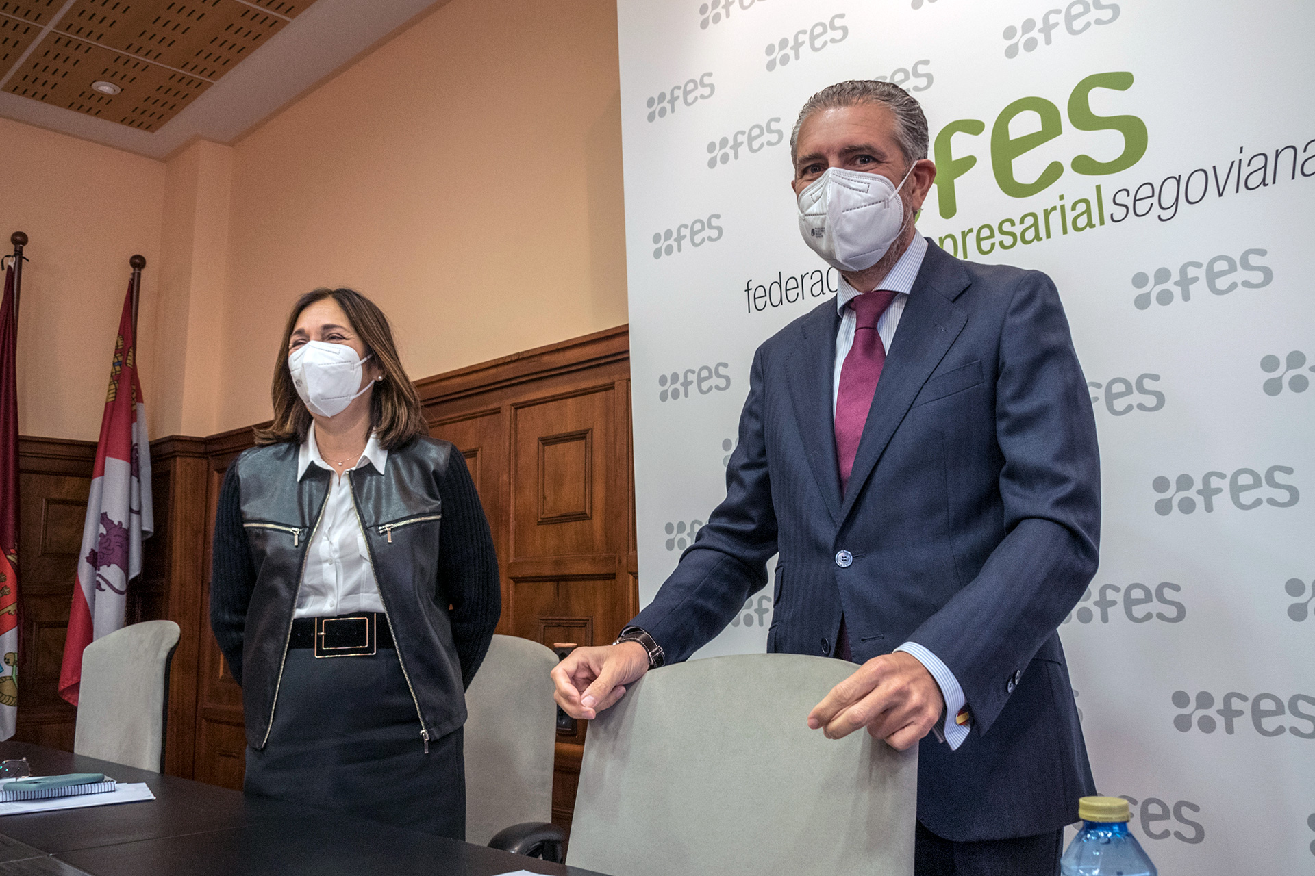Beatriz Escudero y Andrés Ortega, en una presentación. /KAMARERO