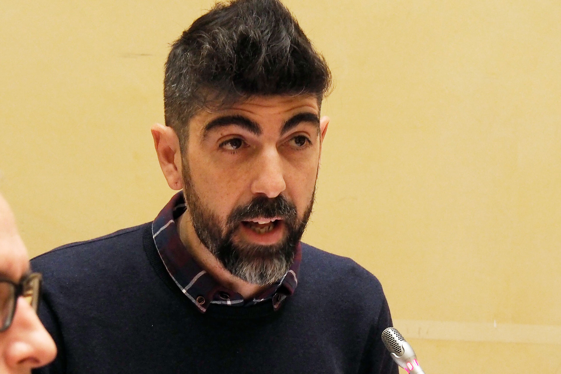 Guillermo San Juan, portavoz de Podemos. / Kamarero