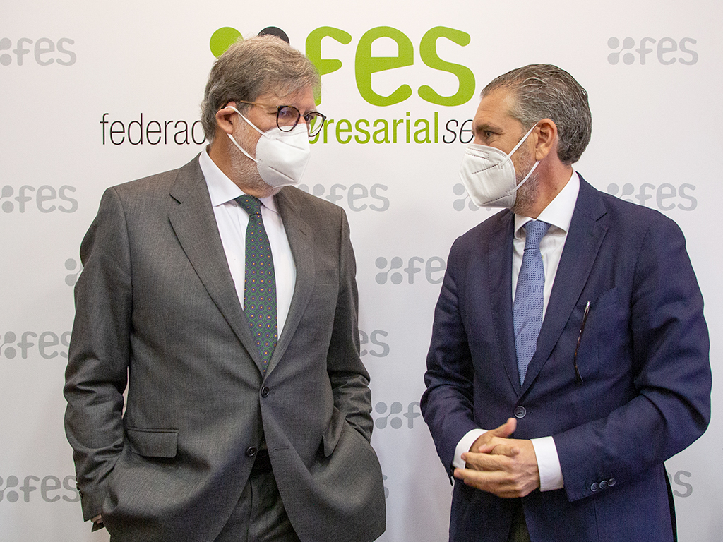 Santiago Aparicio, a la izquierda, junto a Andrés Ortega. / Nerea Llorente