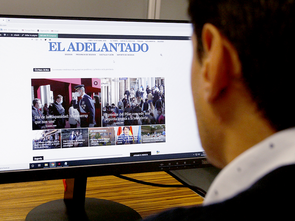 El Adelantado, líder de información web entre los medios de la provincia 1 Un usuario de la web de El Adelantado de Segovia. / NEREA LLORENTE