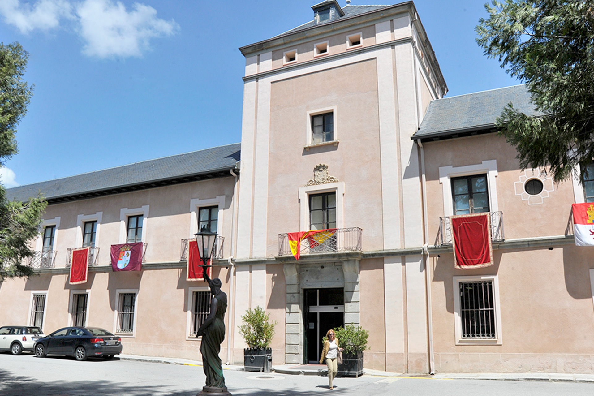 Subvención de 360.000 euros para la discapacidad psíquica 1 Vista del exterior del Centro de Servicios Sociales de La Fuencisla. / KAMARERO