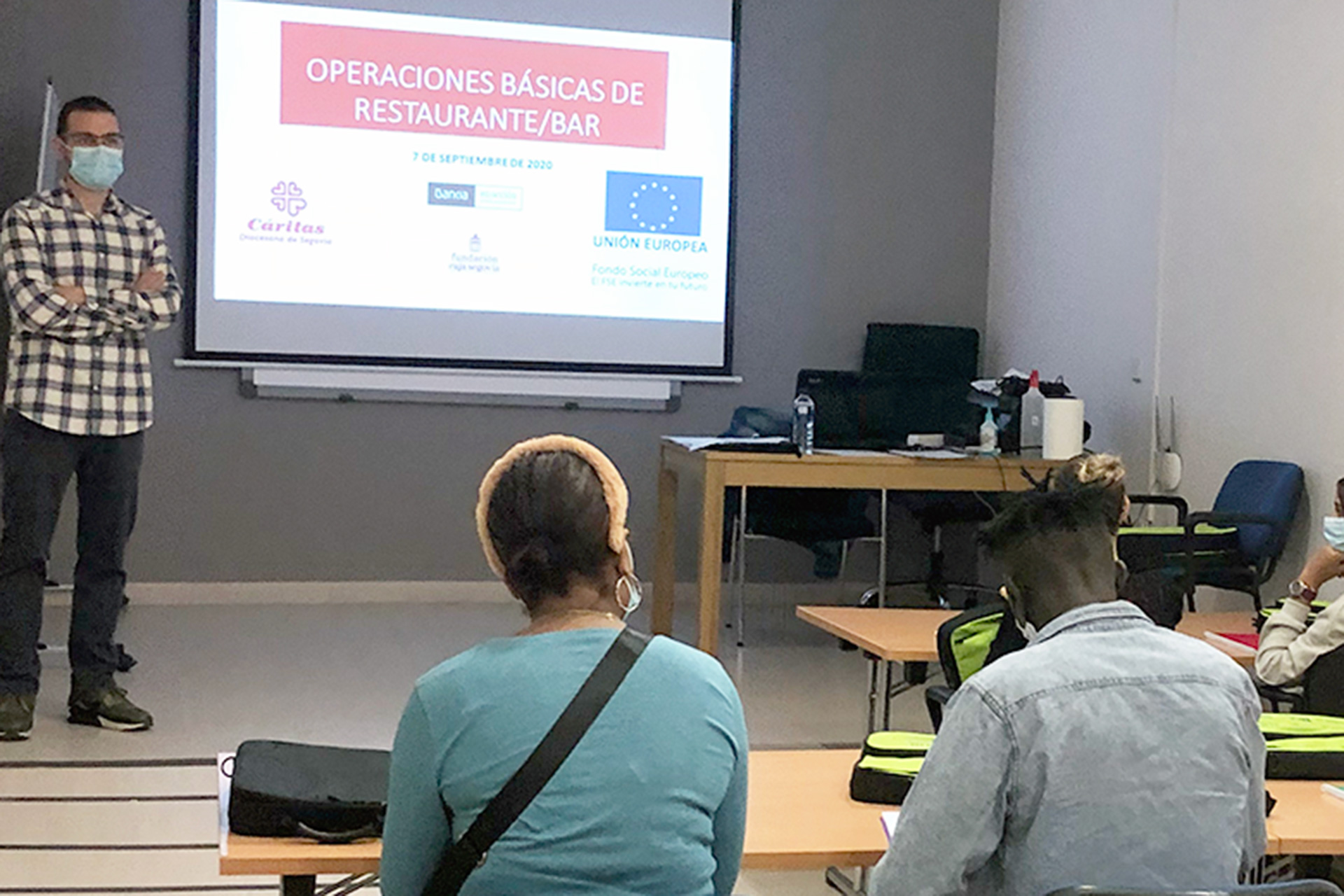 Participantes en el nuevo curso de formación de Cáritas de Segovia. / EL ADELANTADO