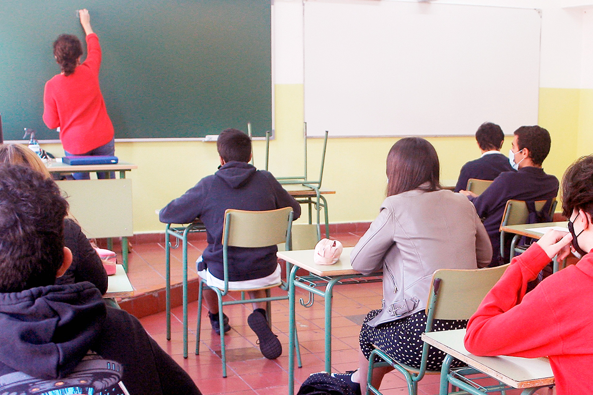 Alumnos de Bachillerato, recibiendo clase en uno de los primeros días del curso. / EFE