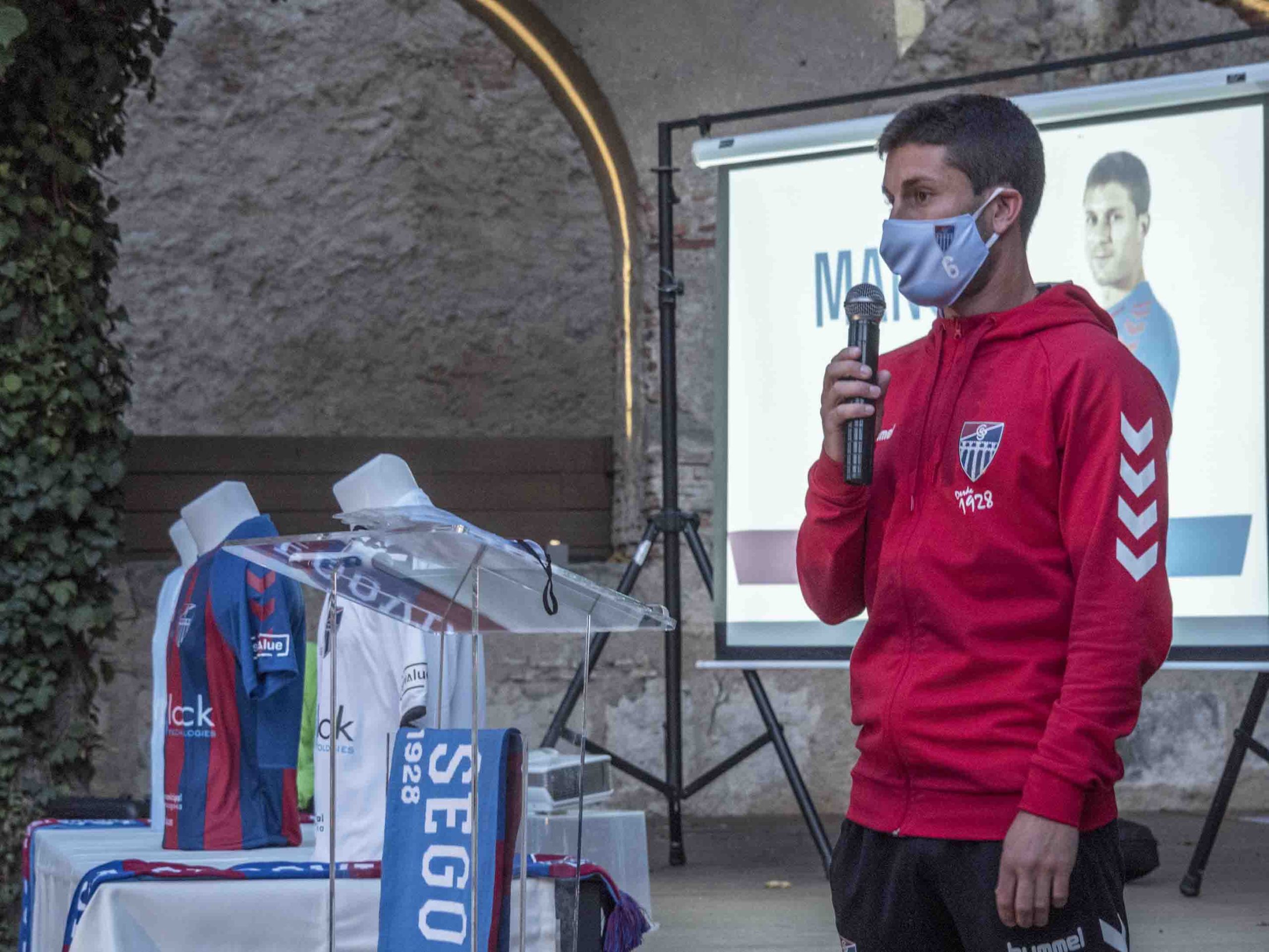 El capitán de la Gimnástica, Manuel Olmedilla 'Manu'. / KAMARERO