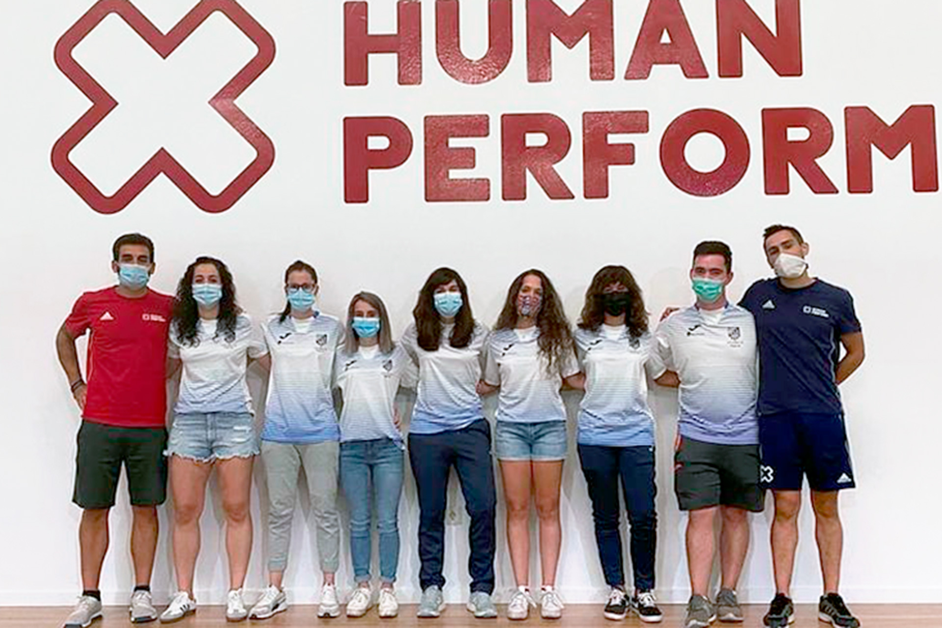 Varias componentes del Unami, en Human Perform. /E.A.