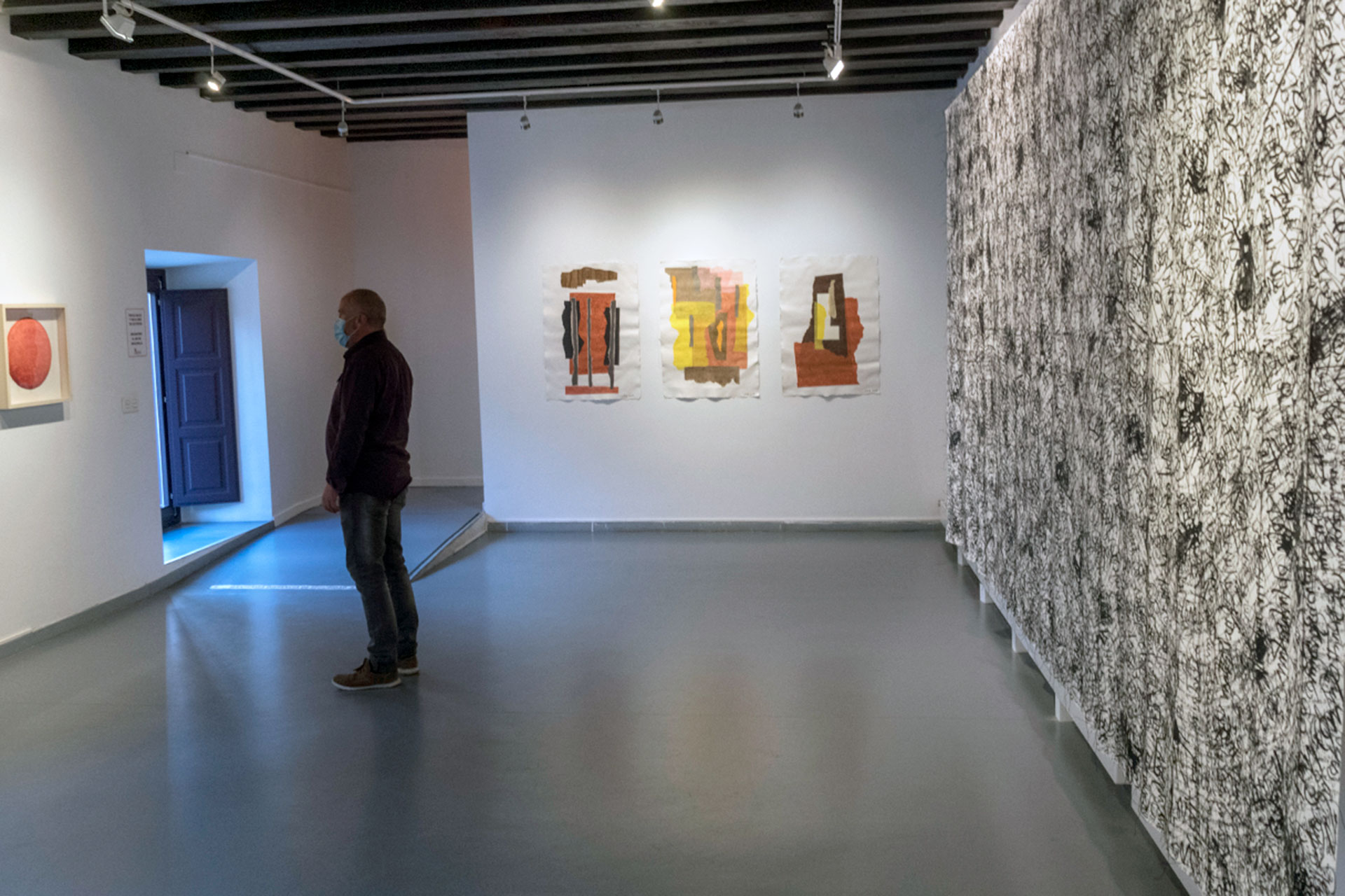 La exposición recoge el trabajo de un total de once artistas contemporáneos. / KAMARERO