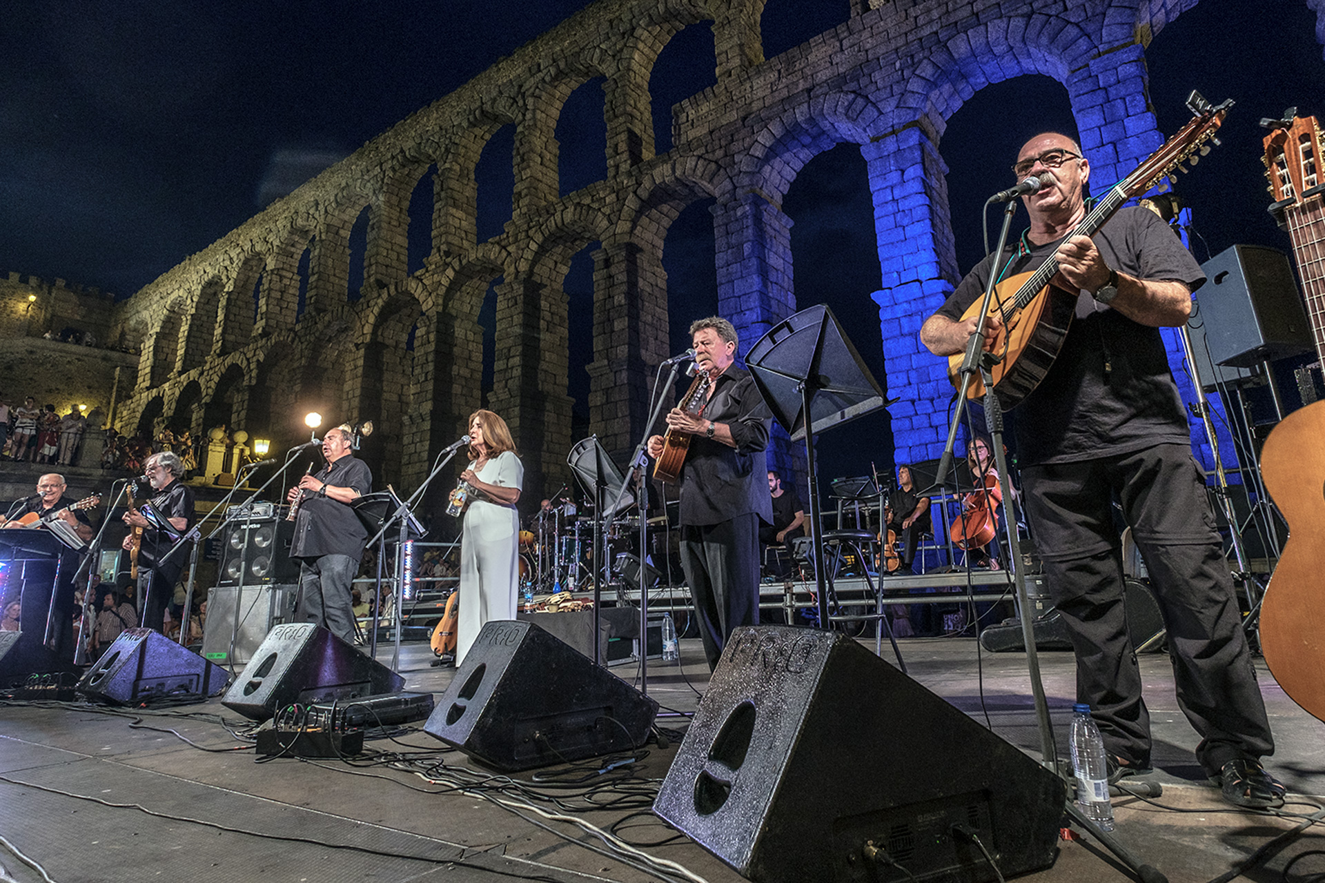 Nuevo Mester de Juglaría durante uno de los conciertos que ha ofrecido en los últimos años dentro del programa de San Juan y San Pedro. / KAMARERO
