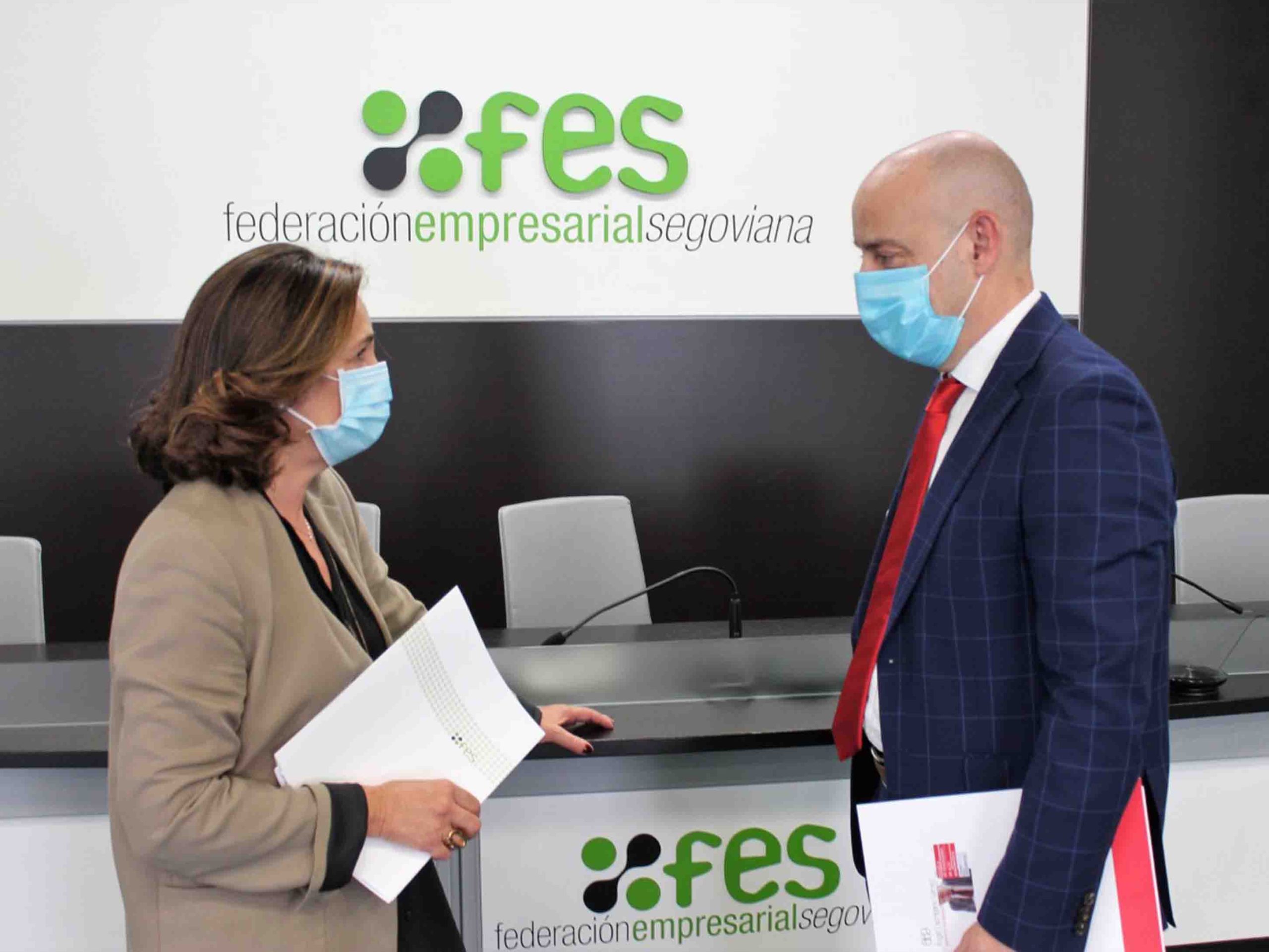 La gerente de FES, Beatriz Escudero, y el director de EVAR, Ángel Escribano. / EL ADELANTADO