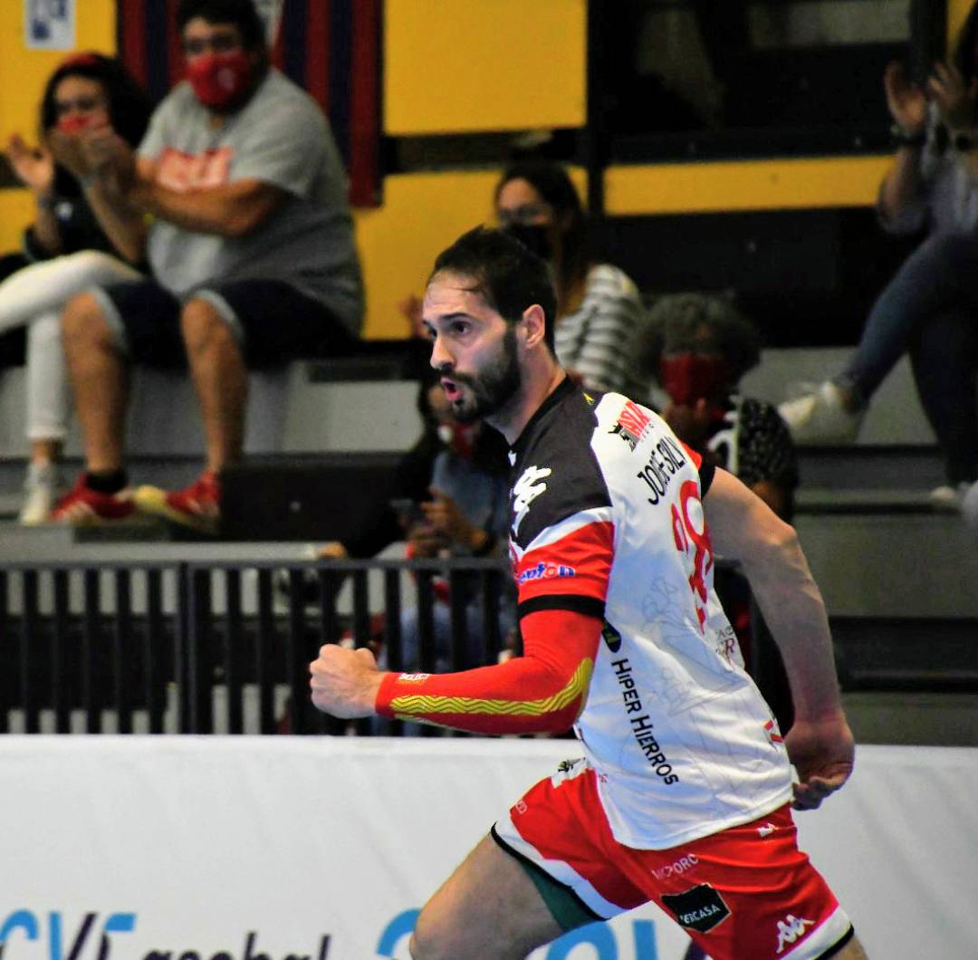 El Viveros Herol Nava jugó una aceptable primera parte. / FOTO BALONMANO NAVA