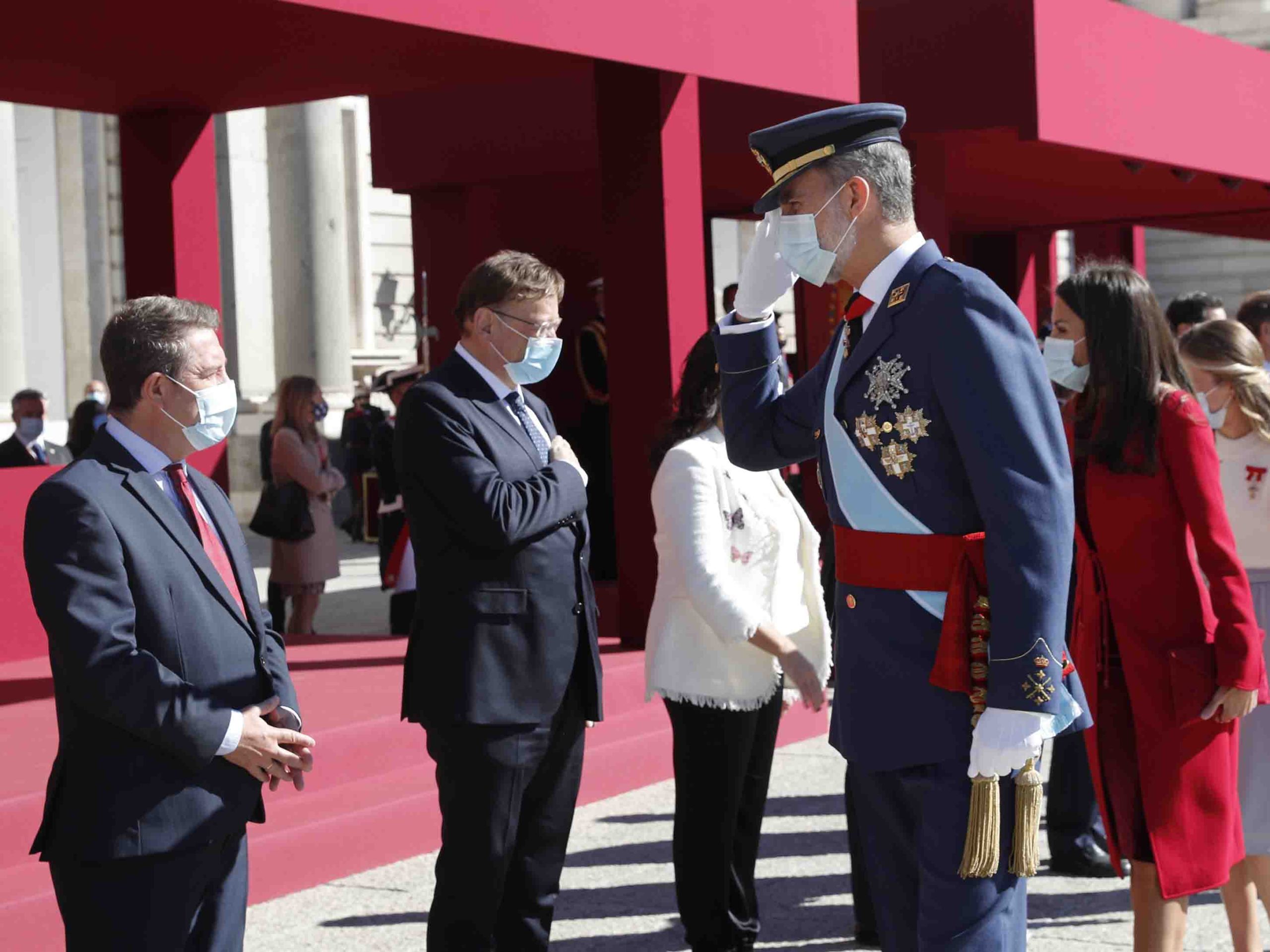 El presidente de Castilla-La Mancha, Emiliano García-Page, asiste al acto institucional con motivo de la celebración del Día de la Fiesta Nacional en Madrid. / EUROPA PRESS - JCCM