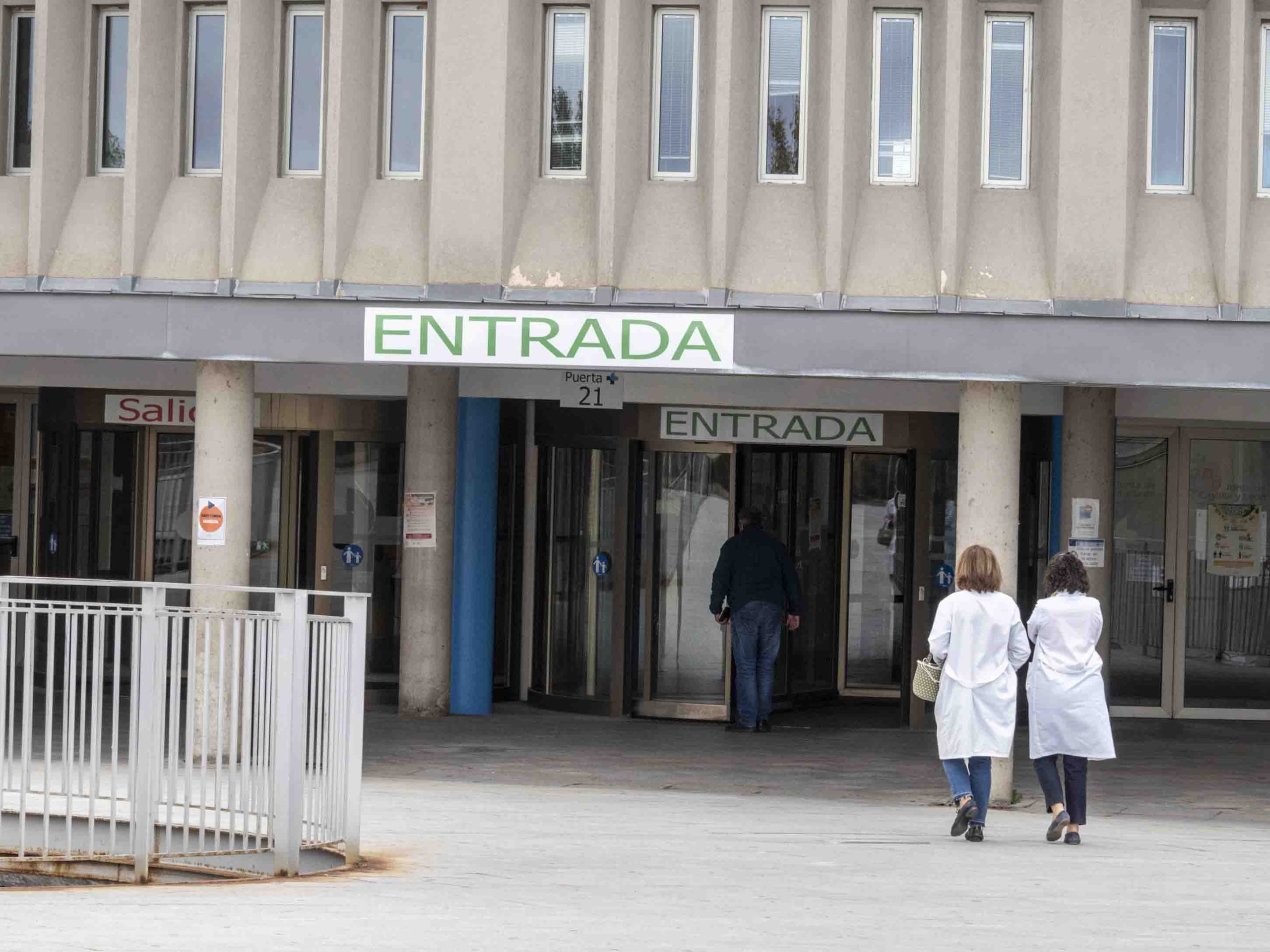 Dos nuevos fallecidos en el Hospital elevan la cifra a siete en el mes de octubre 1 Zona de acceso al Hospital General de Segovia. / KAMARERO