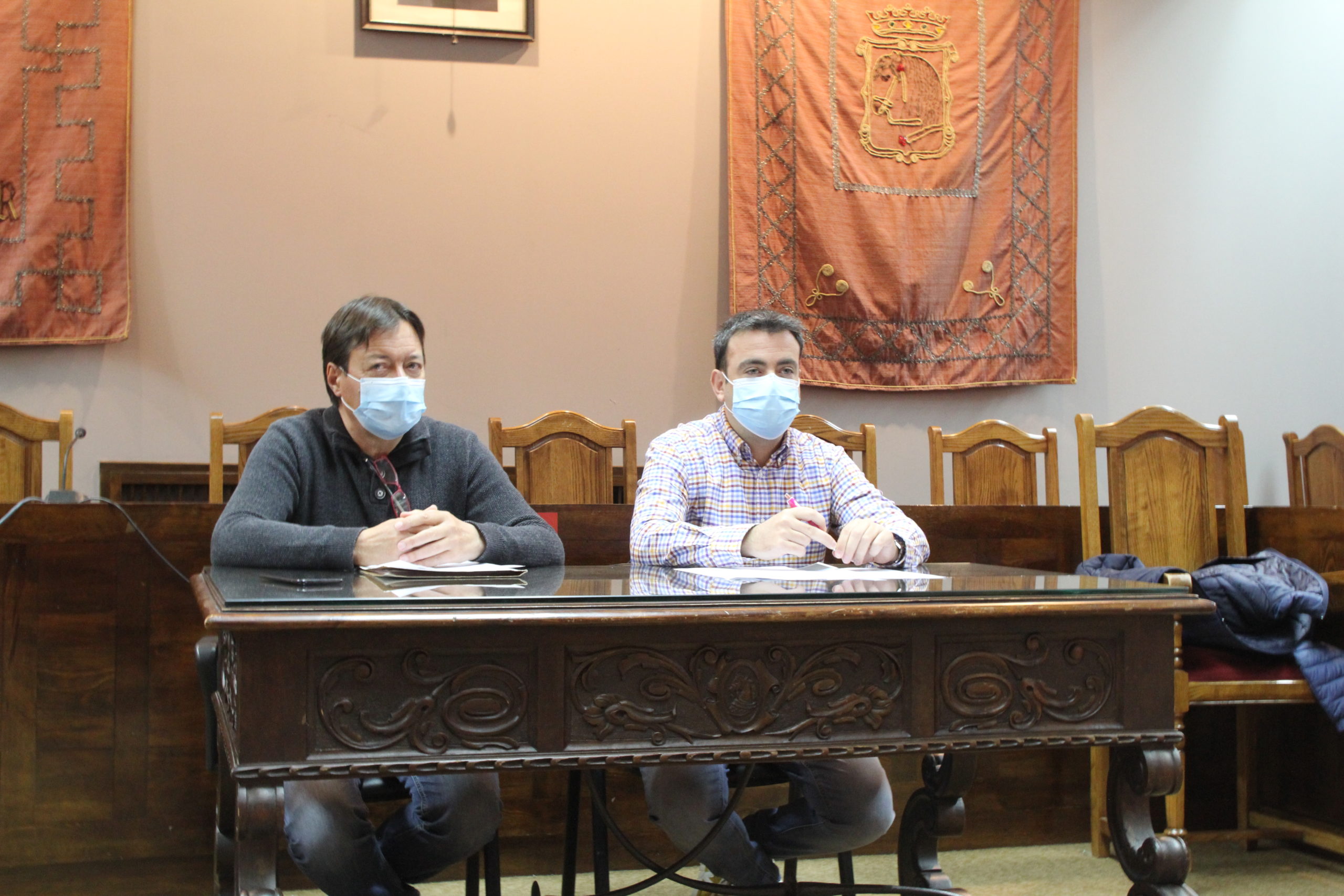 El edil de Hacienda, junto al alcalde. / C.N