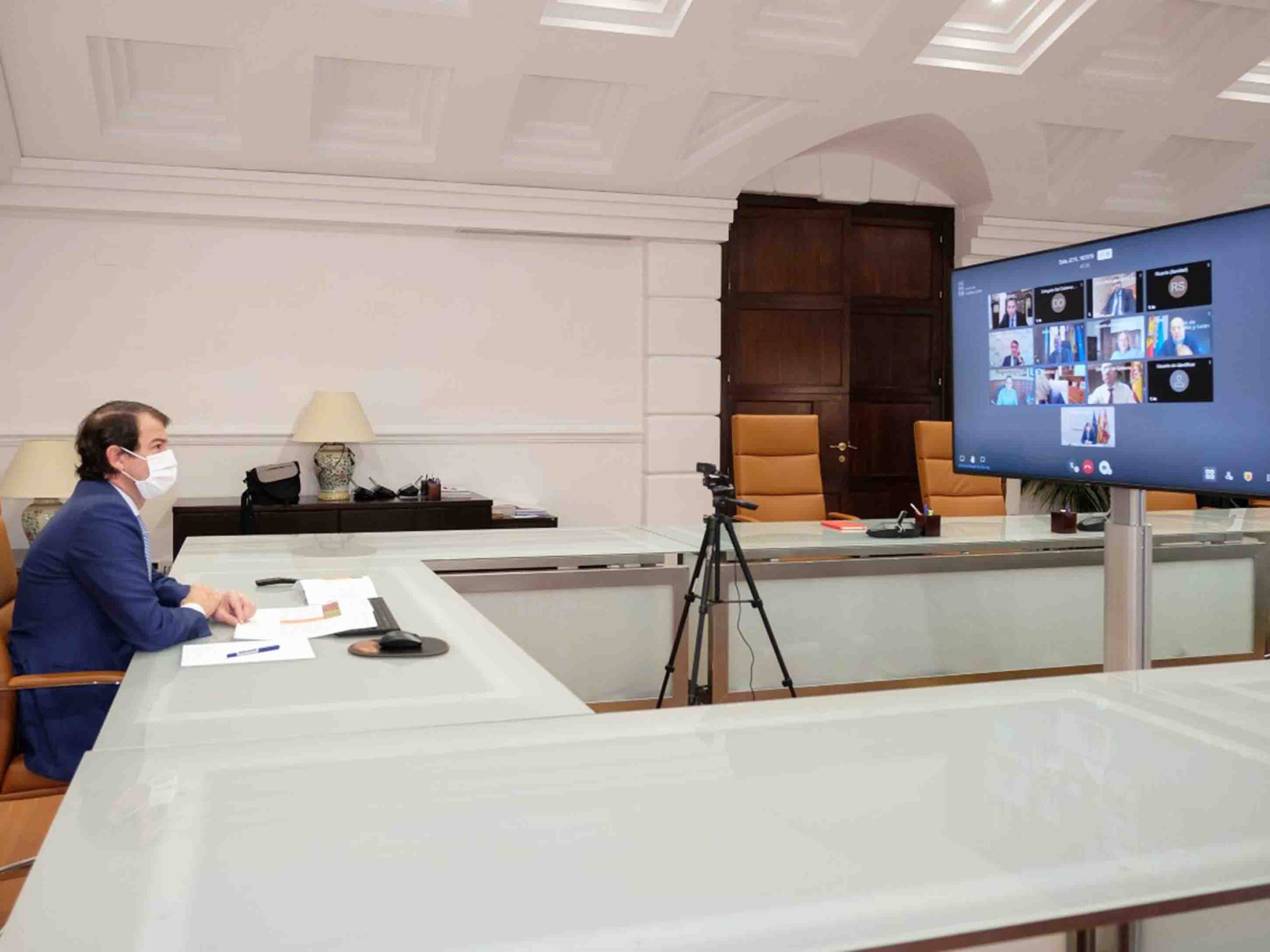 Mañueco pide "incidir" en el cumplimiento de las medidas contra la Covid-19 1 Reunión telemática de Mañueco con los alcaldes. / EL ADELANTADO