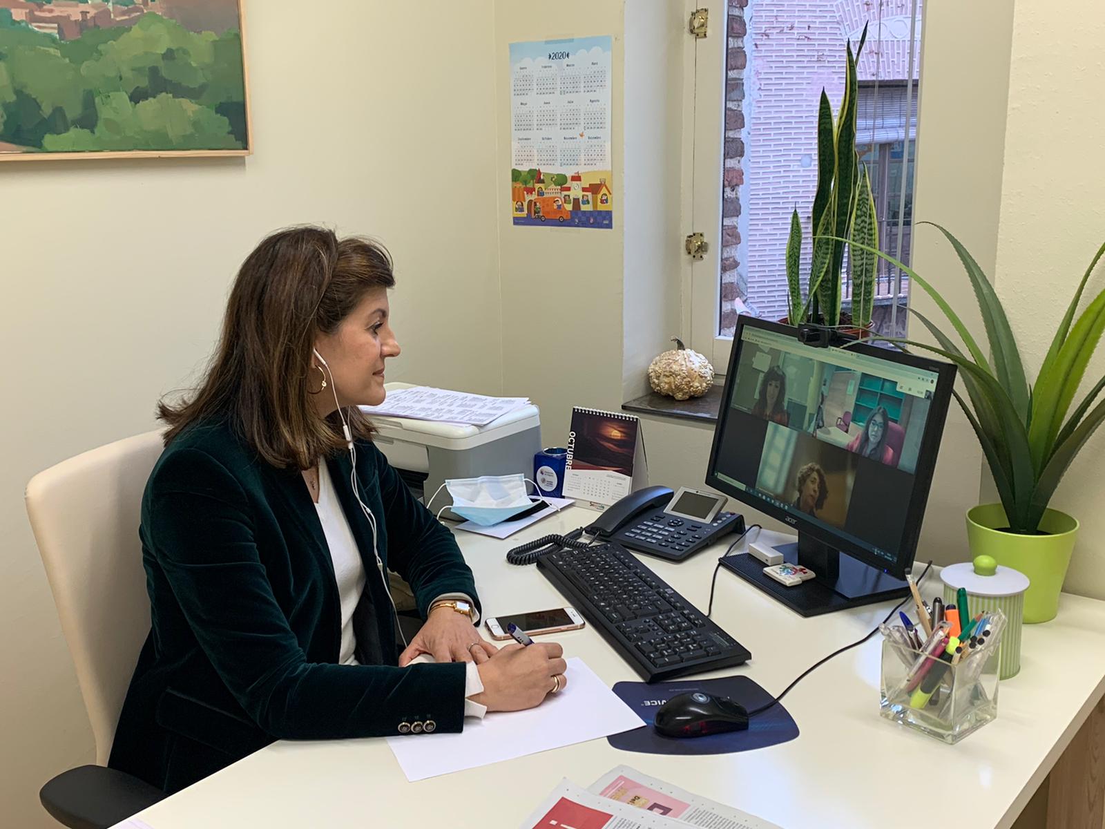 La diputada Azucena Suárez, en la reunión Servicios Sociales con la Diputación Valladolid. / EL ADELANTADO