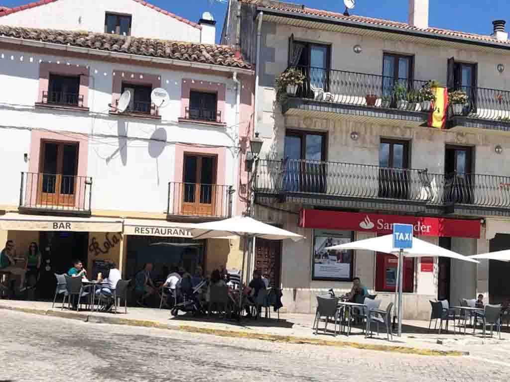 Terrazas de bares de El Espinar. / E.R.