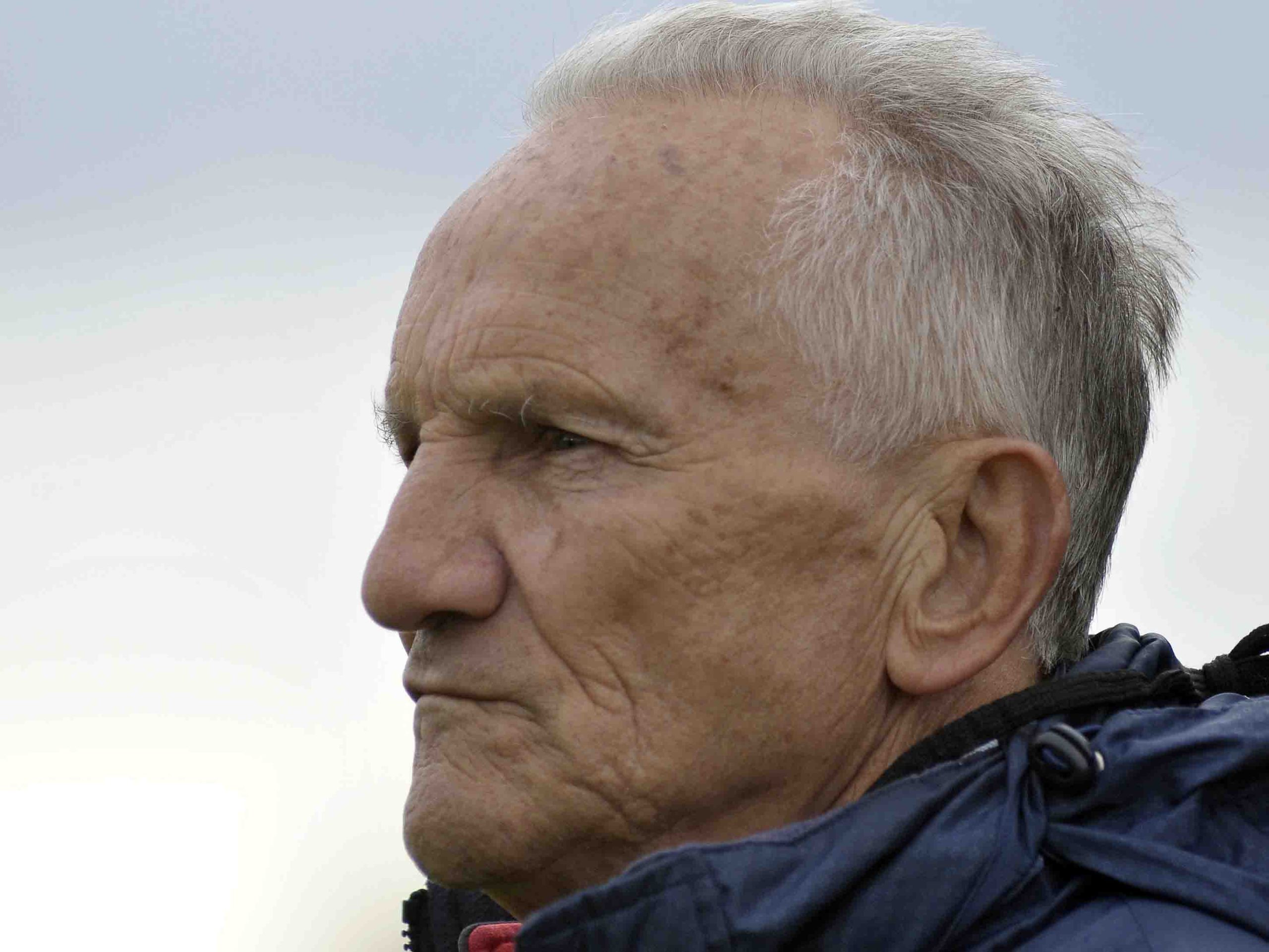 El encargado del material de la Segoviana José Antonio Torquemada. / JUAN MARTÍN - LA GIMNÁSTICA