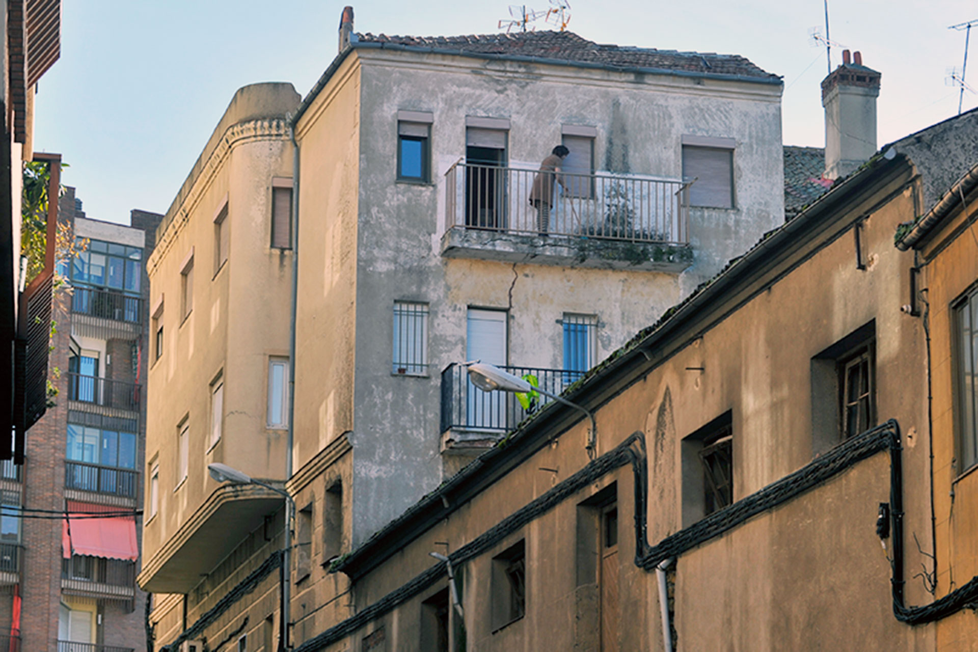 El edificio a derribar hace esquina con la calle de José Zorrilla. / Kamarero