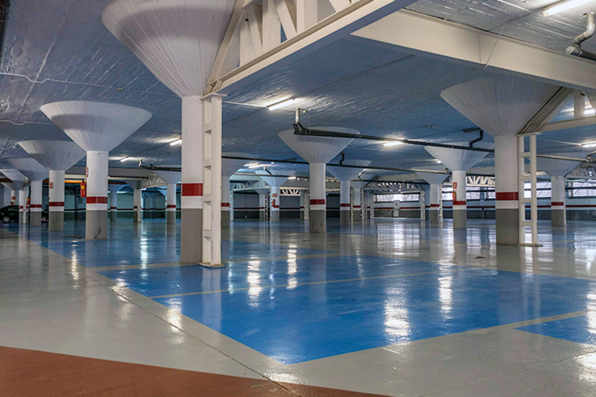 Interior, ayer, del parking situado en el sótano de la Estación de Autobuses. / Kamarero