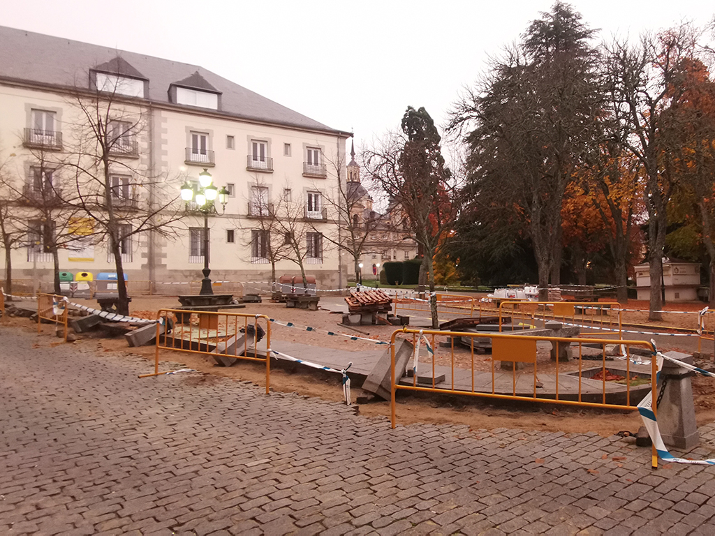 Las labores de mantenimiento se suceden en los Jardines a lo largo del año. /FRANCISCO SÁNCHEZ VIRAZ