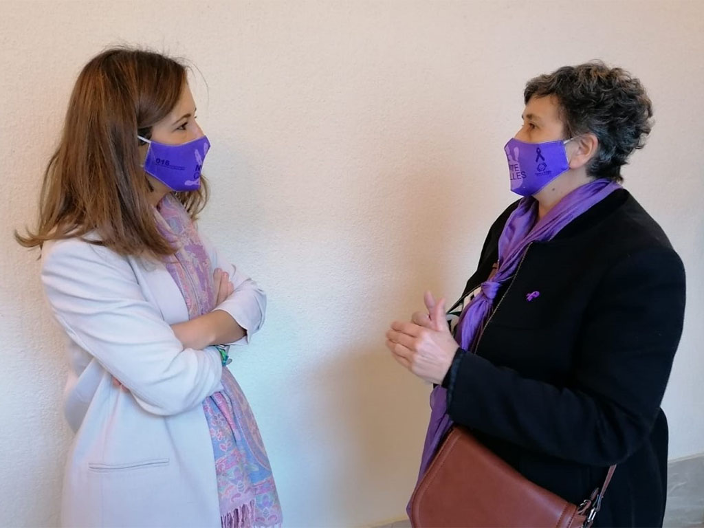 Las dos concejalas de Servicios Sociales e Igualdad se reunieron en la villa de Cuéllar. / C.N