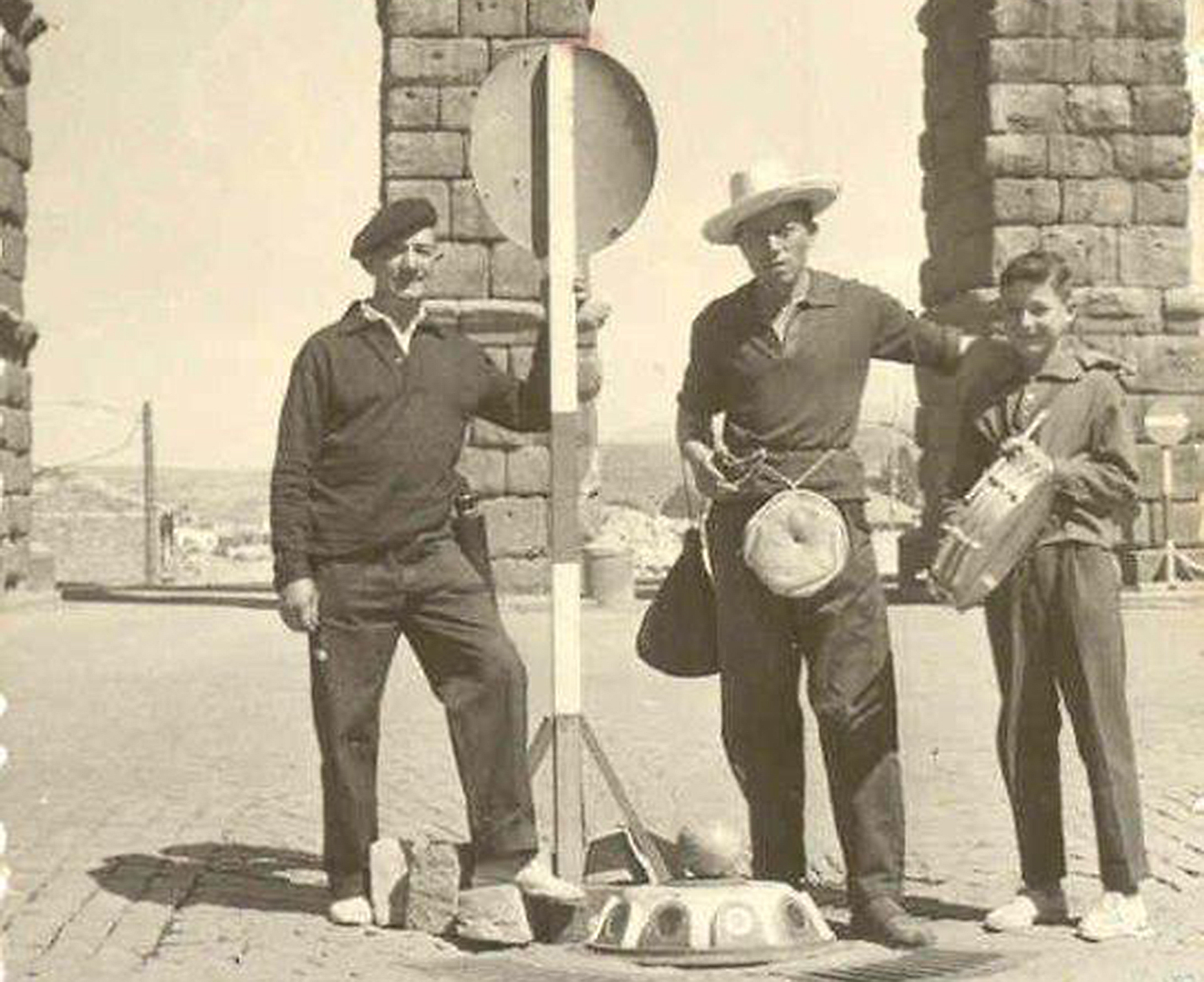 Mariano Contreras García Mozo de San Millán y Mariano Contreras Sanz, años 60.