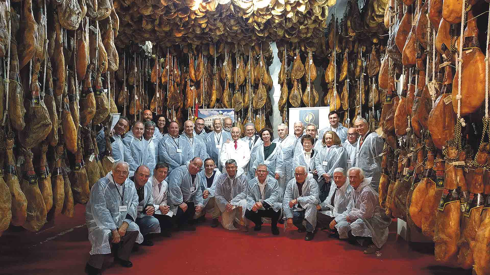 Foto de familia de los miembros de la Asociación de Empresarios Segovianos en el Exterior, en Dompal.