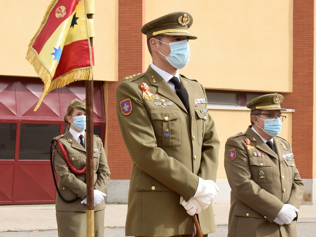 El coronel Alejandro Serrano en el inicio del curso de la Academia Artillería. / E.A