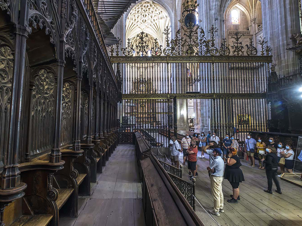 La visita guiada por los guías oficiales de la Catedral incluye este imponente coro. / E.A