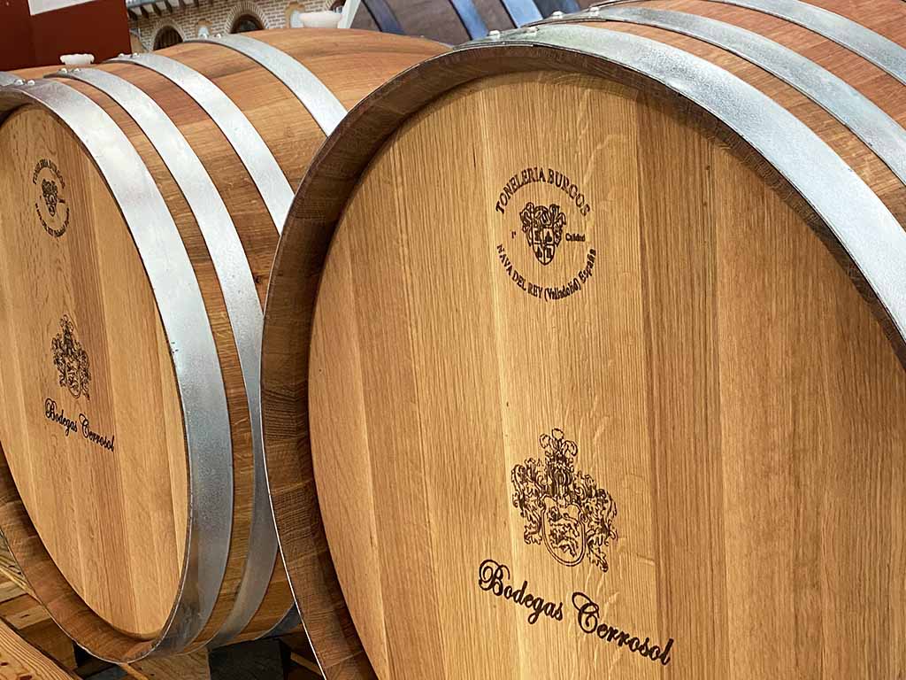Barricas de la Bodega Cerrosol. / EL ADELANTADO