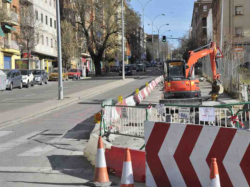 Obras en la calle Ezequiel González de Segovia. / KAMARERO