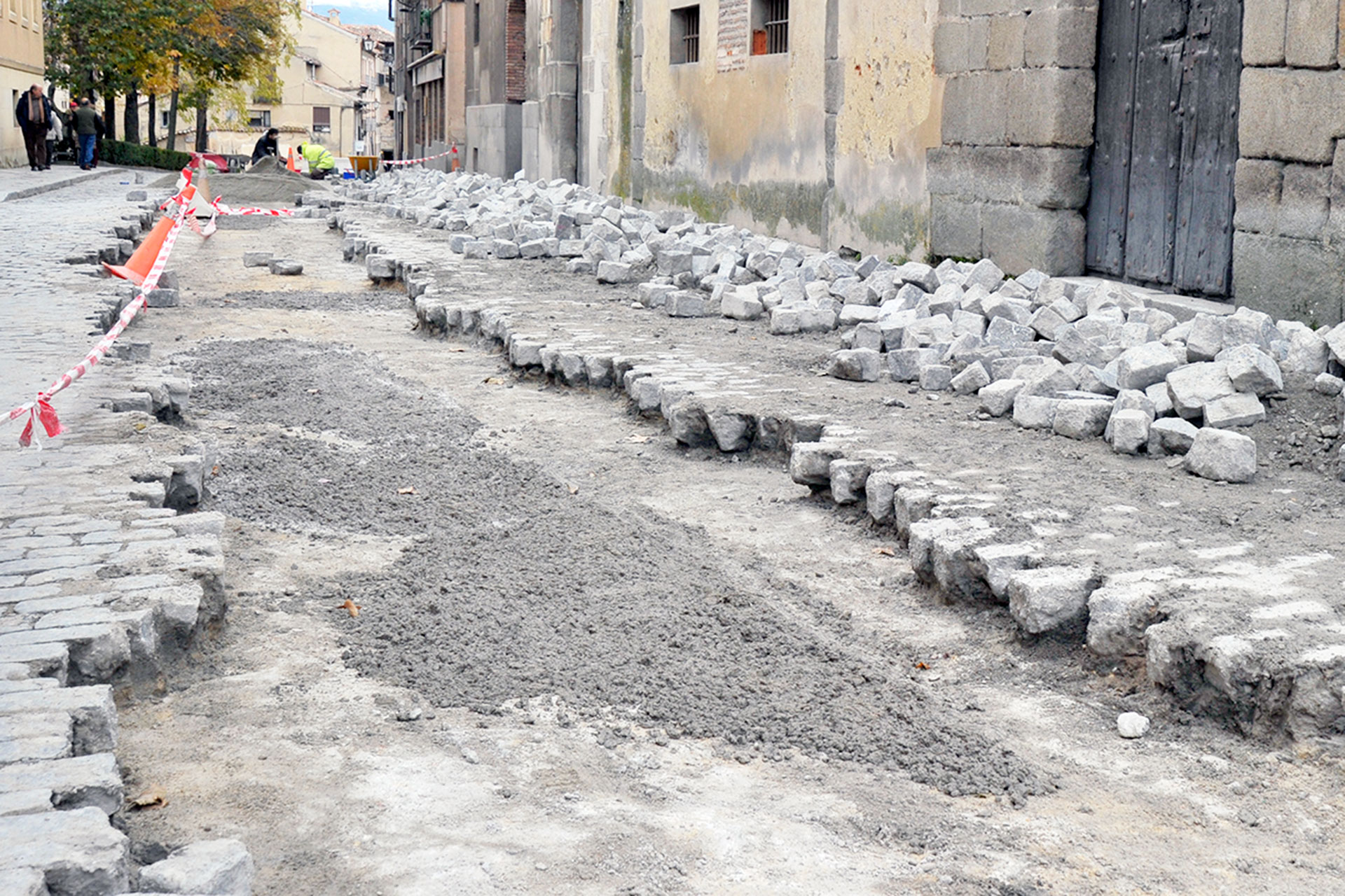Obras de renovación del pavimento en un tramo de la calle de San Agustín en el año 2018. / Kamarero