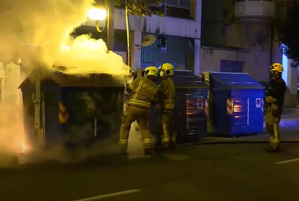 Disturbios en León contra el toque de queda. / E.A