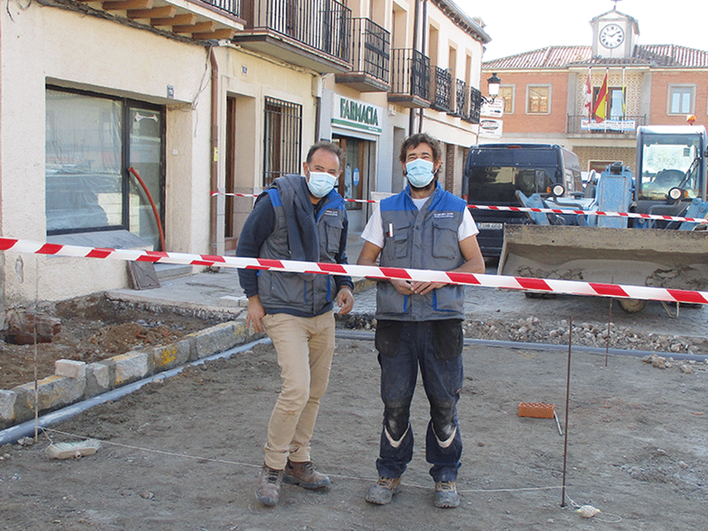 Las obras han comenzado a desarrollarse en dos de las calles más complicadas de Cantimpalos. / L.M.