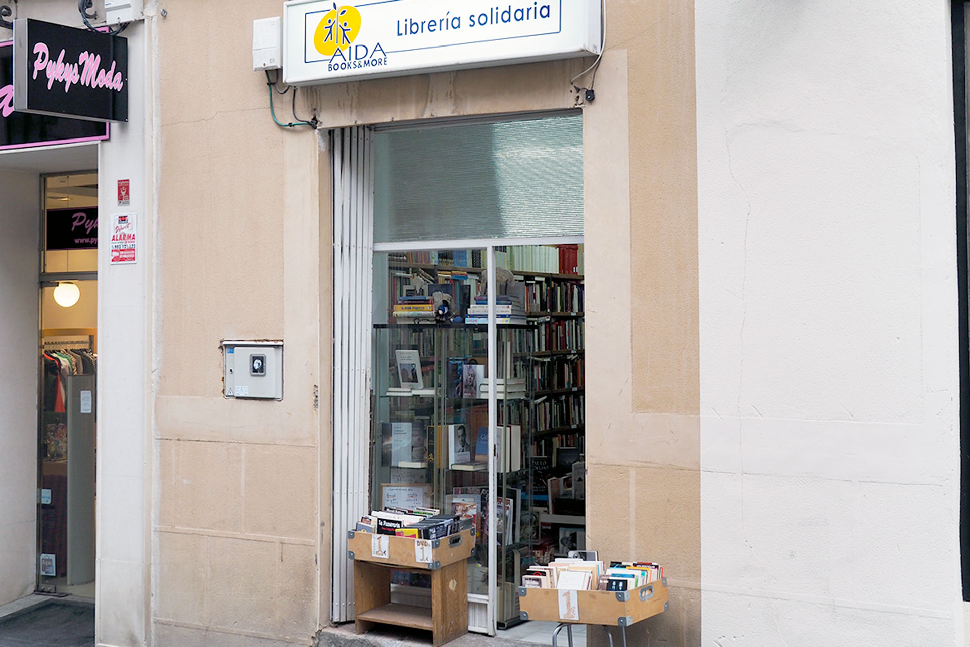La librería Aida Books&More en Segovia está situada en la calle de San Francisco. / PP