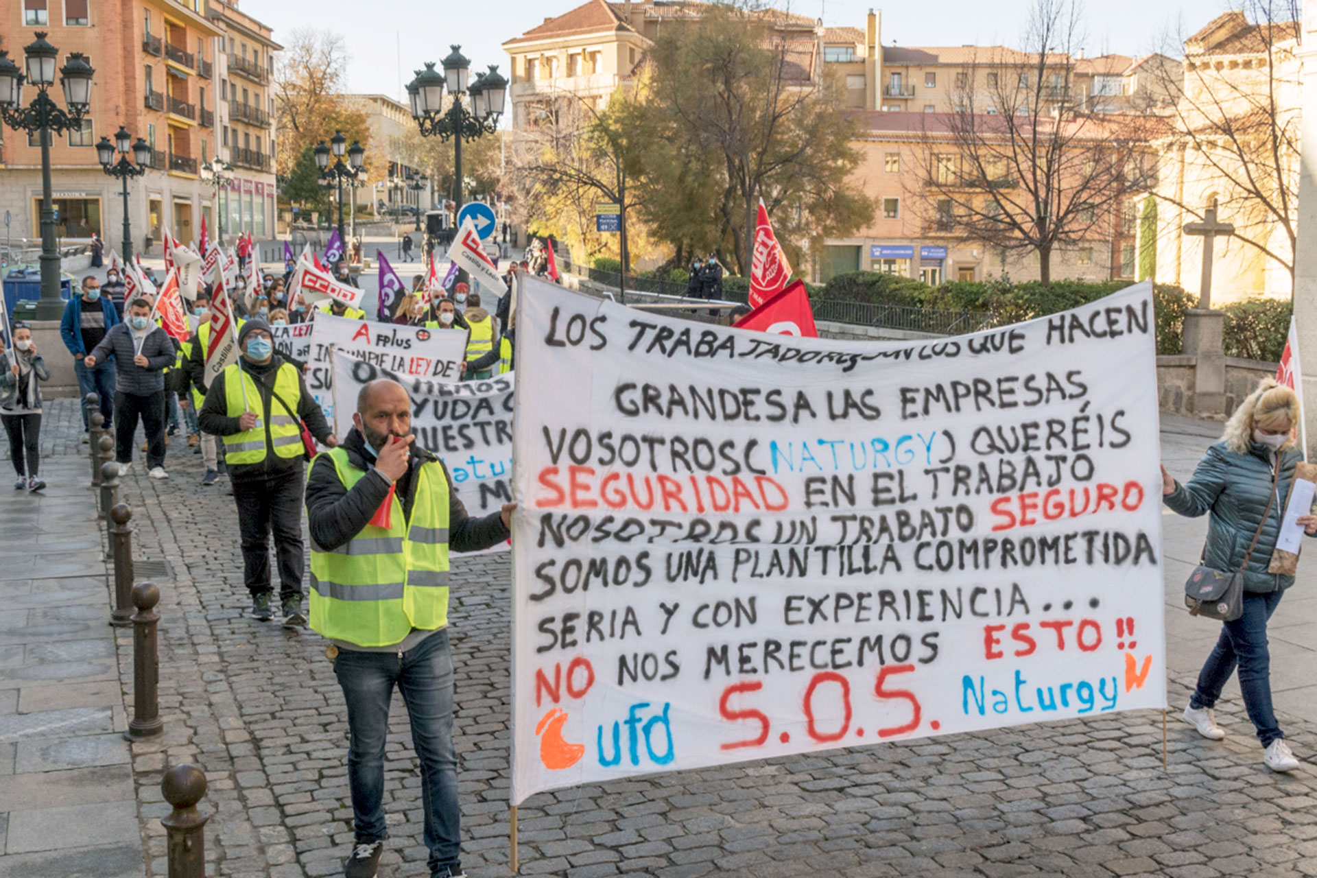La manifestación de Naturgy, en la avenida del Acueducto. / KAMARERO