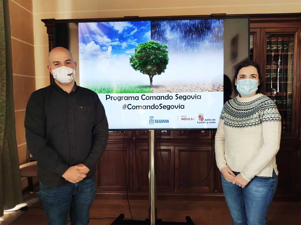El concejal de Medio Ambiente, Ángel Galindo, y Alicia Sánchez de la empresa Dynamyca Sostenible. / EL ADELANTADO