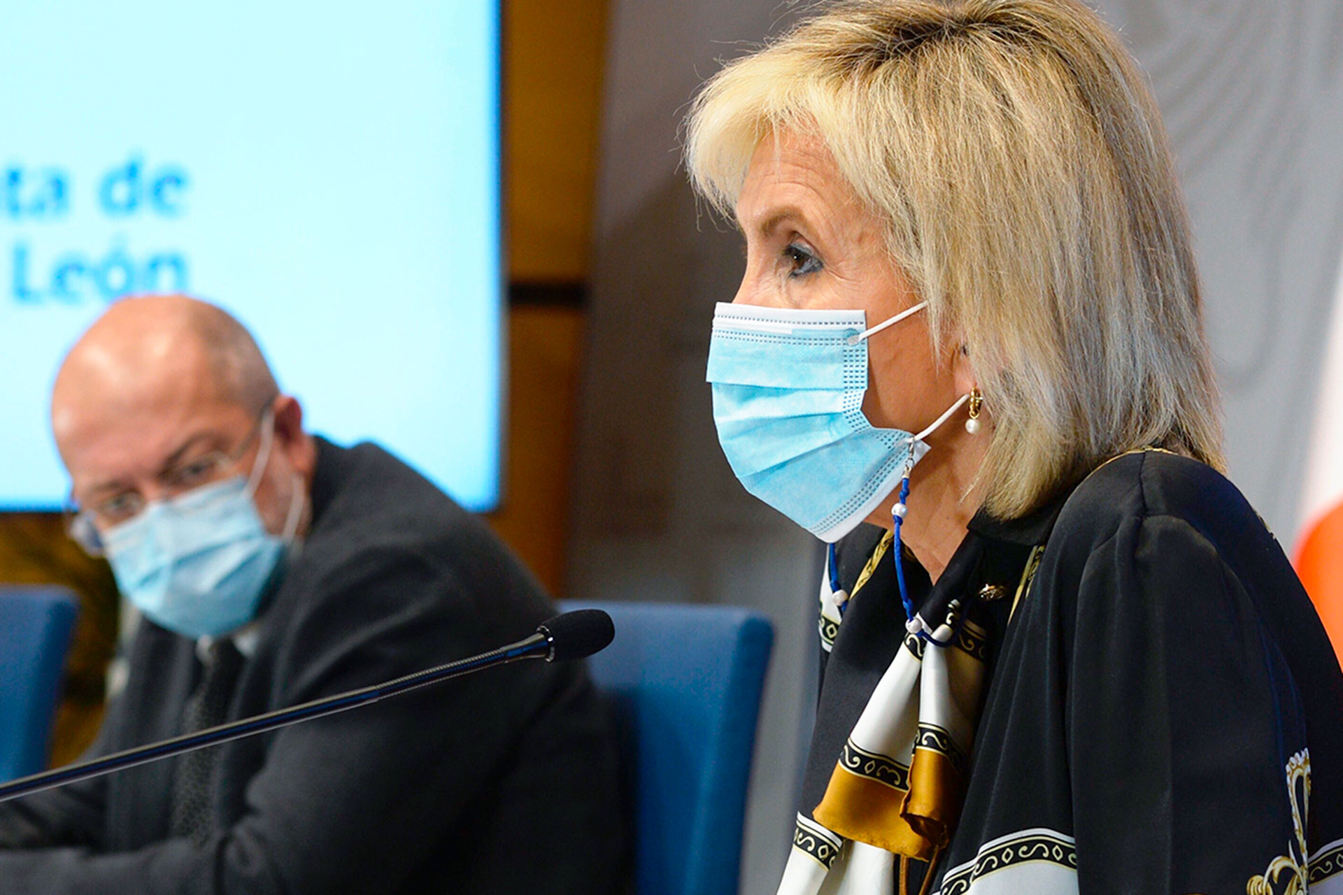 Verónica Casado, en primer término con el vicepresidente de la Junta, Francisco Igea, al fondo./ EFE / ARCHIVO